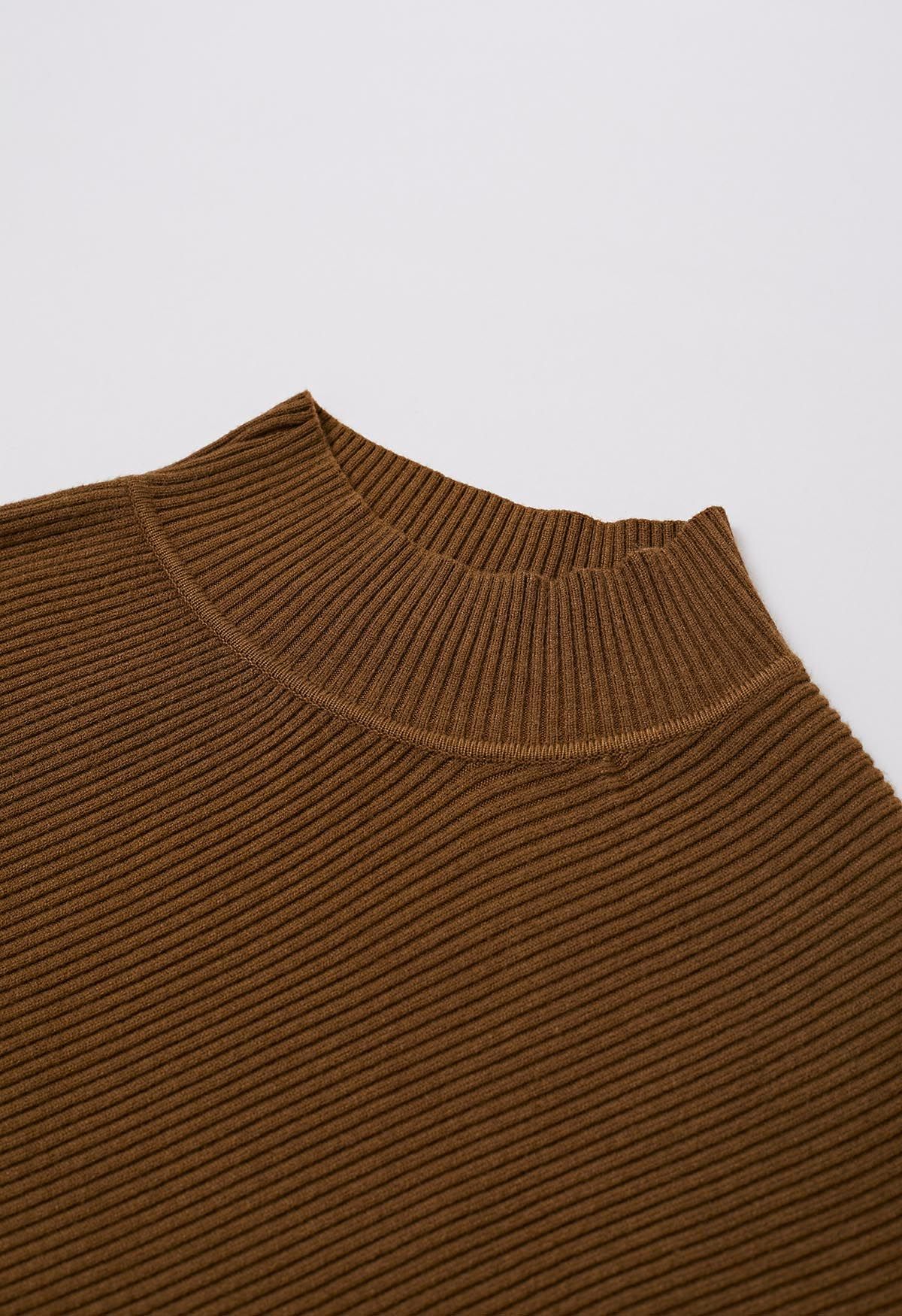 Poncho asymétrique en tricot côtelé à manches chauve-souris en caramel