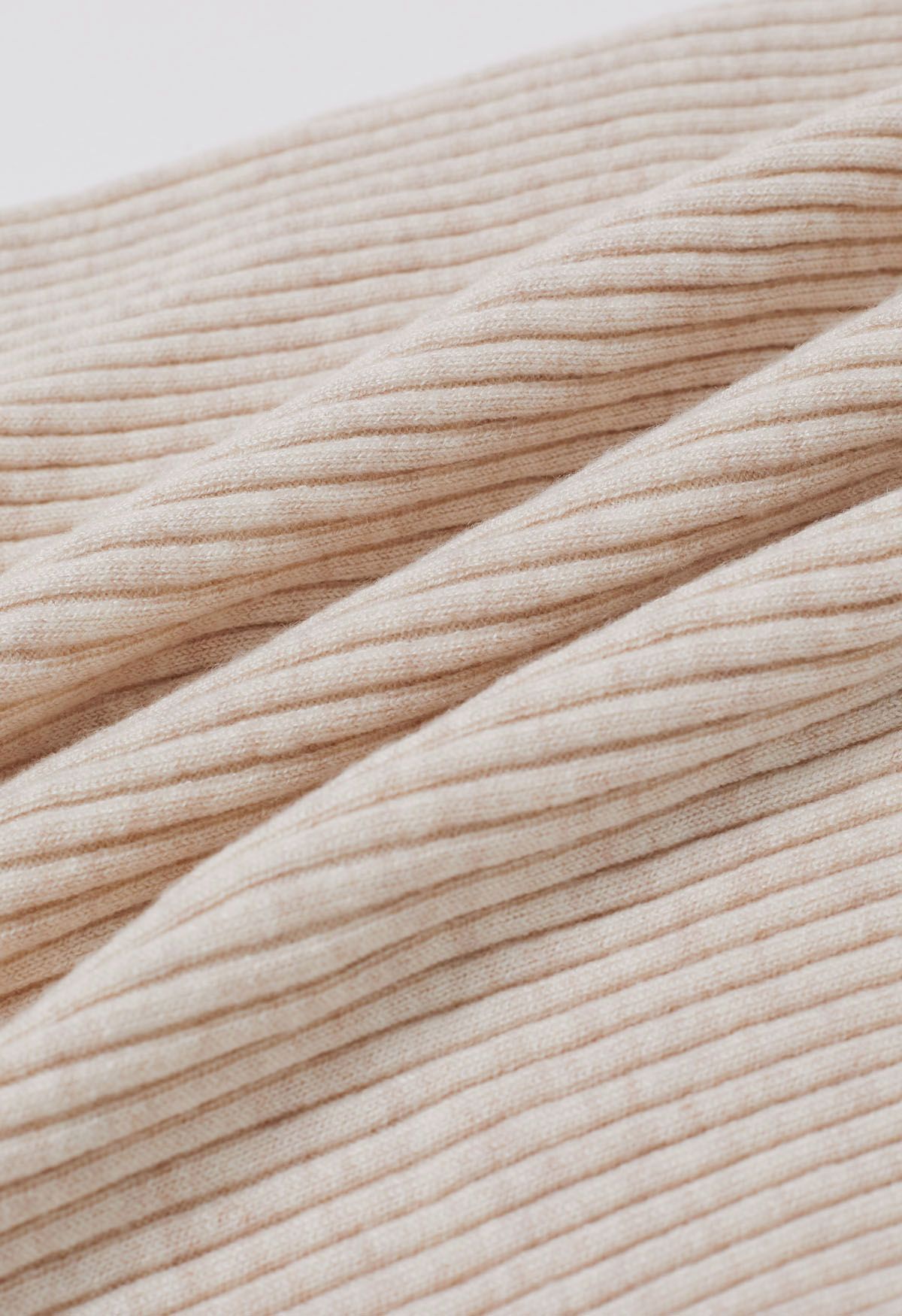Haut en tricot côtelé à col découpé torsadé en ivoire