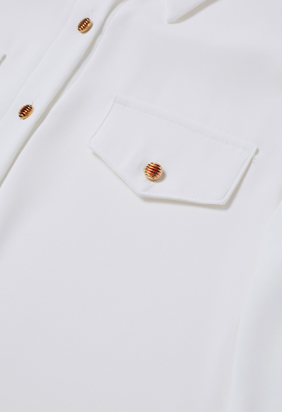 Chemise en mousseline à boutons style moderne en blanc