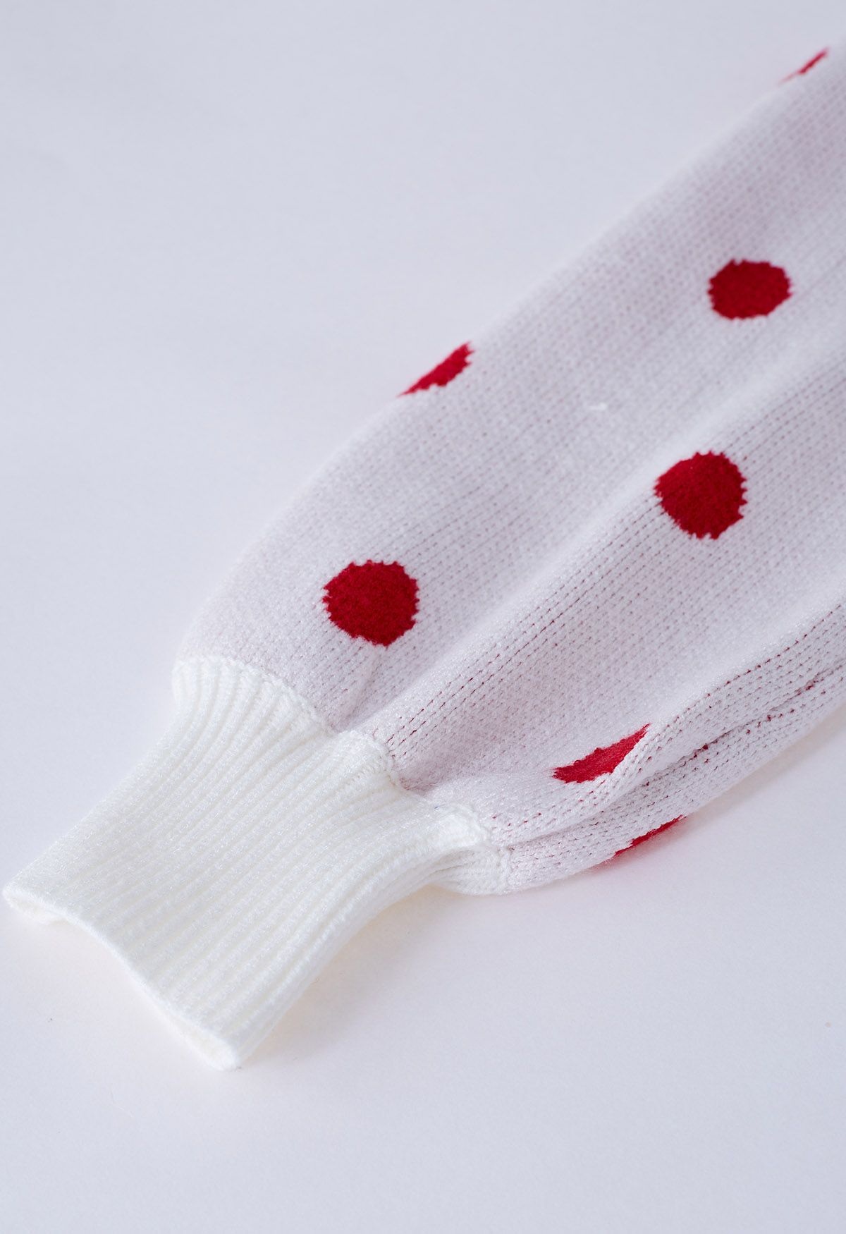 Adorable pull en tricot à col montant à pois en blanc