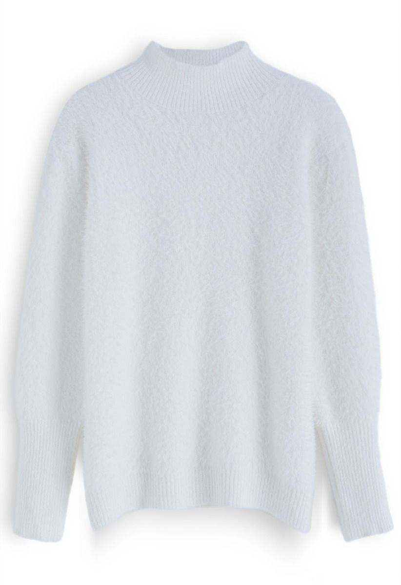 Pull en tricot duveteux à col montant Cozy Perfection en blanc