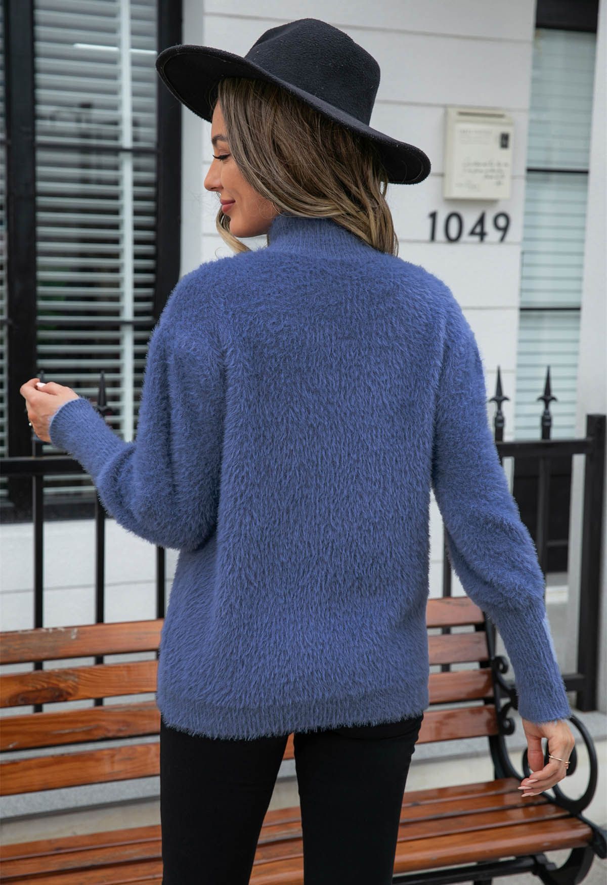 Pull en tricot pelucheux à col montant Cozy Perfection en bleu