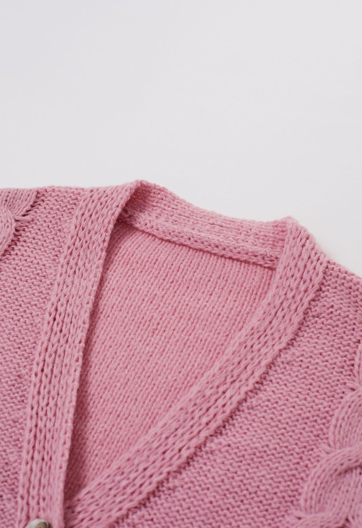 Cardigan en tricot boutonné à motif tressé en rose