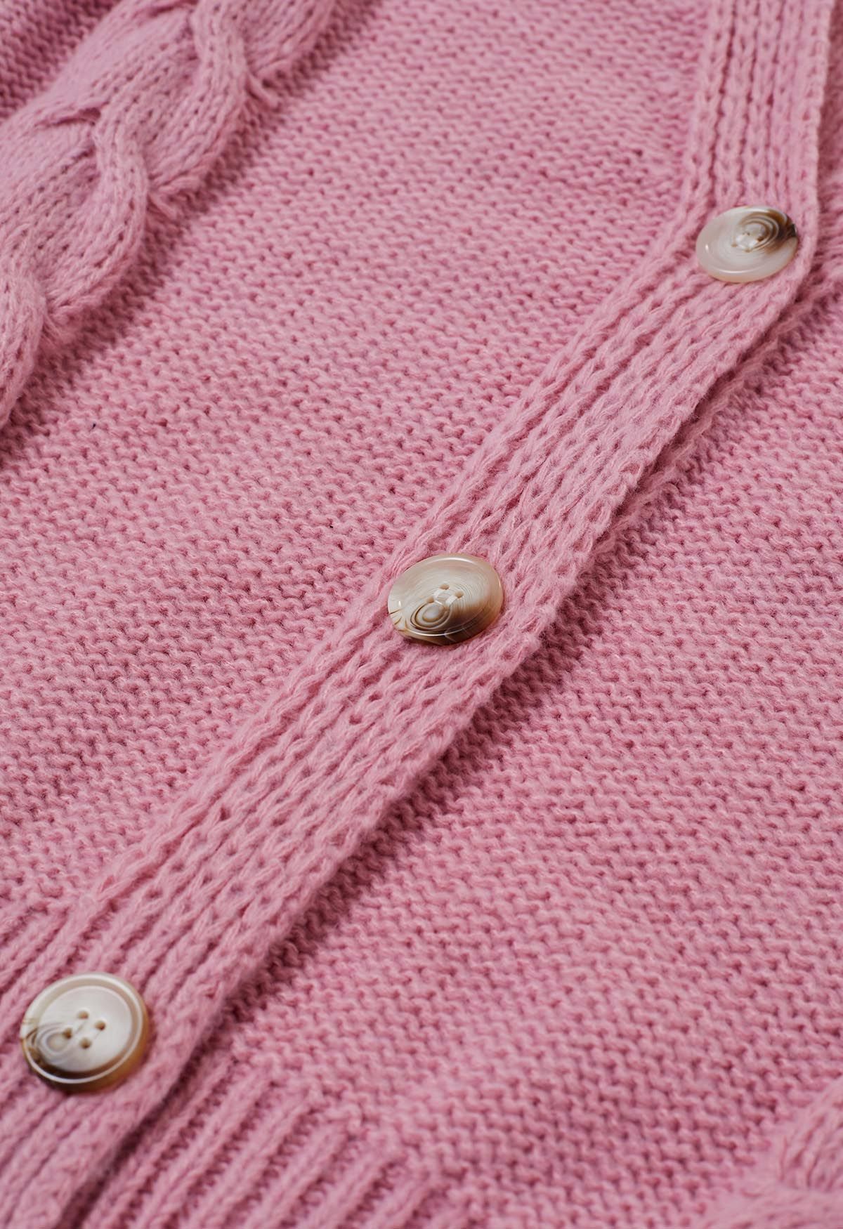 Cardigan en tricot boutonné à motif tressé en rose