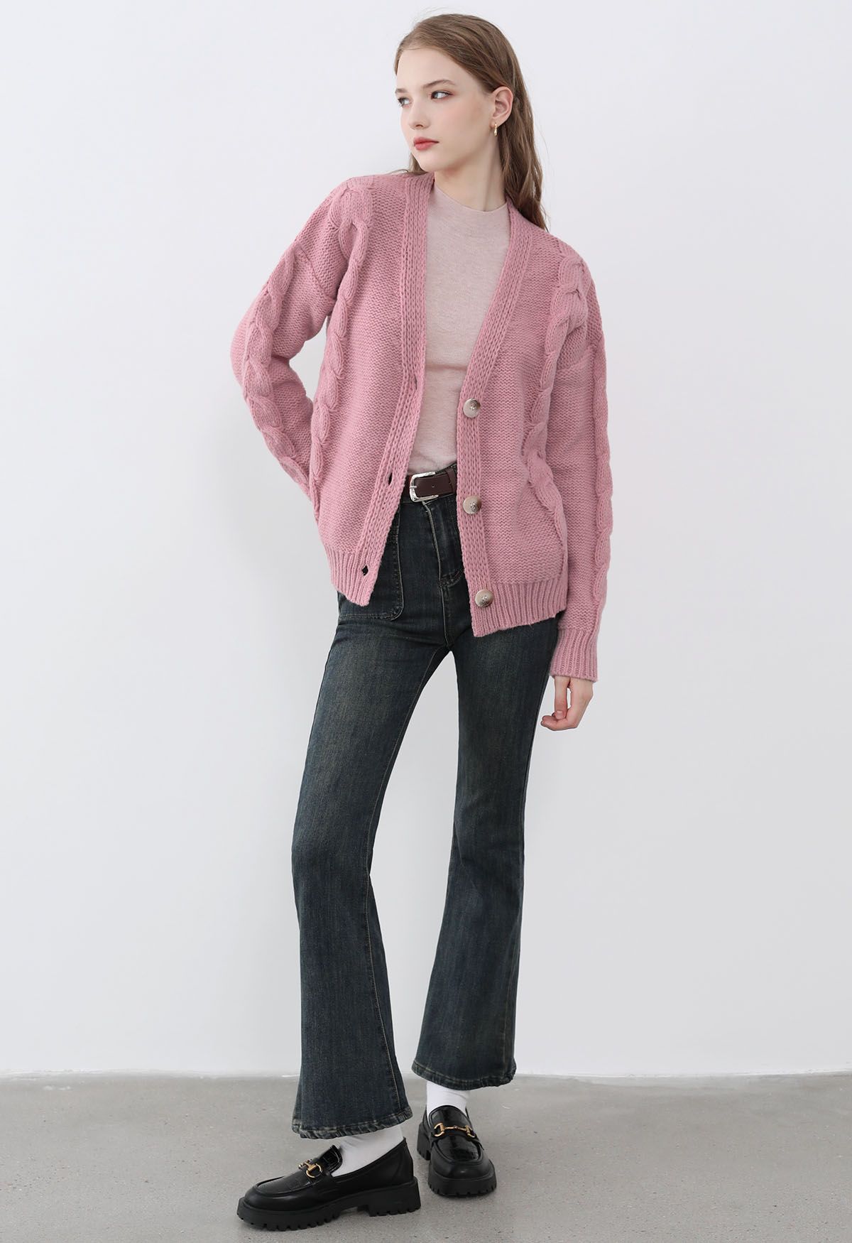 Cardigan en tricot boutonné à motif tressé en rose