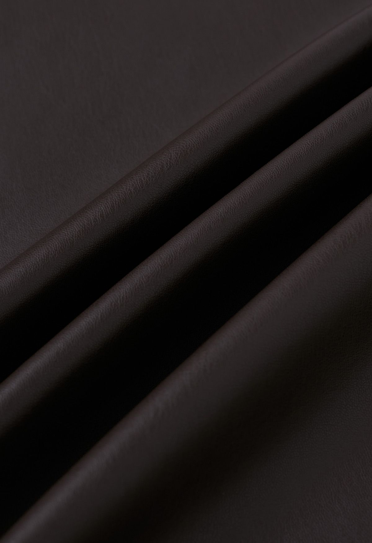 Jupe longue trapèze ceinturée en simili cuir en marron
