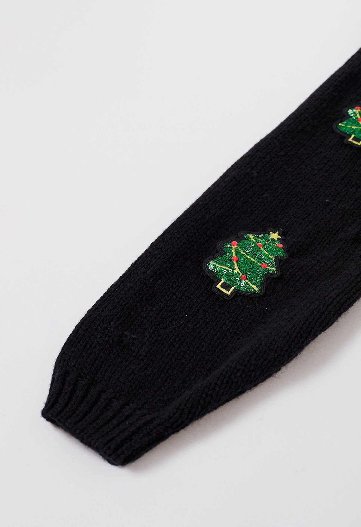 Cardigan boutonné à paillettes avec écusson d'arbre de Noël en noir