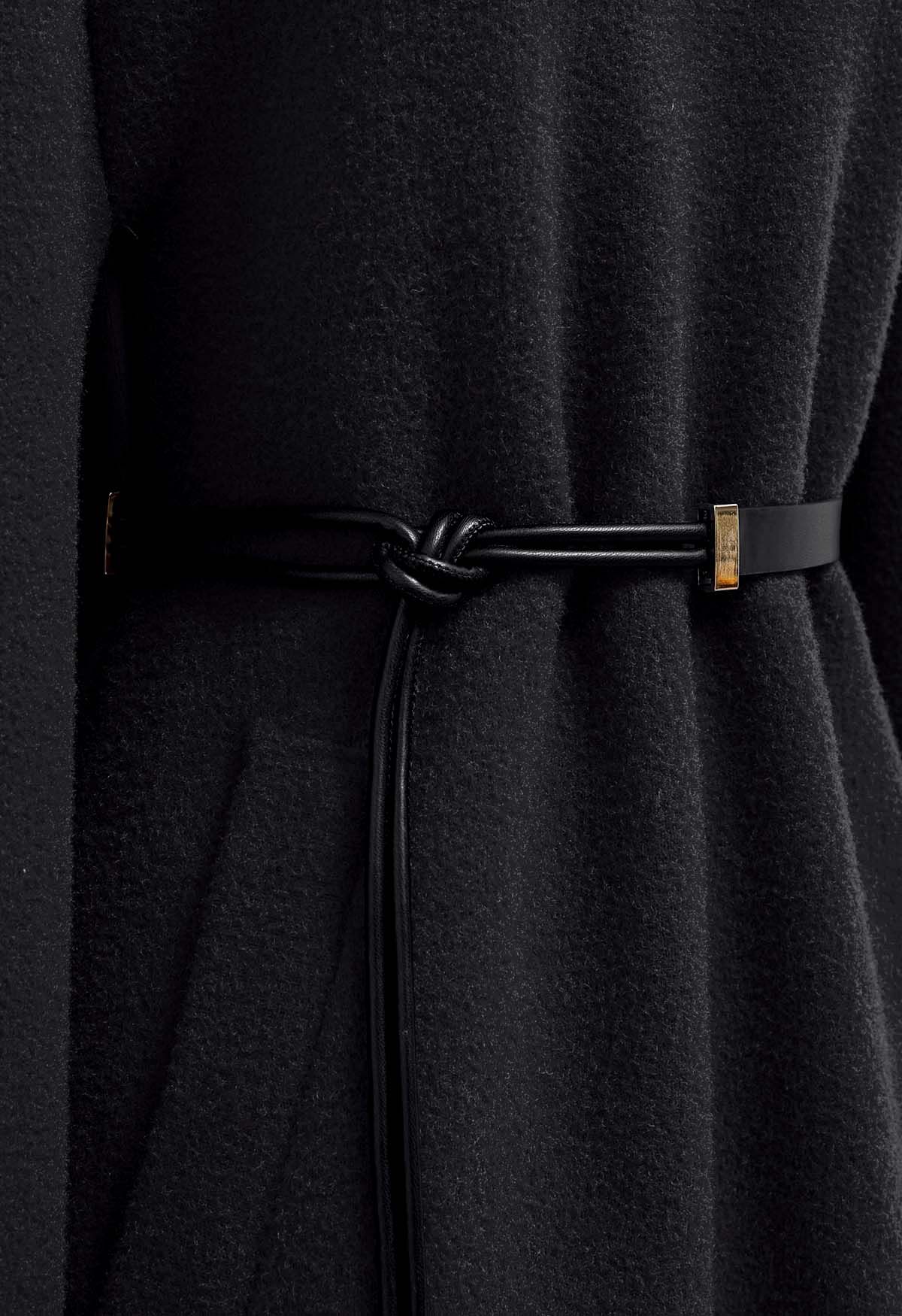 Manteau cape ceinturé à boutons dorés en noir