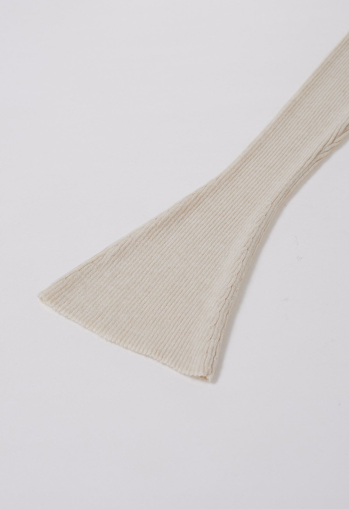 Haut en tricot ajusté avec nœud papillon latéral inséré en maille en avoine