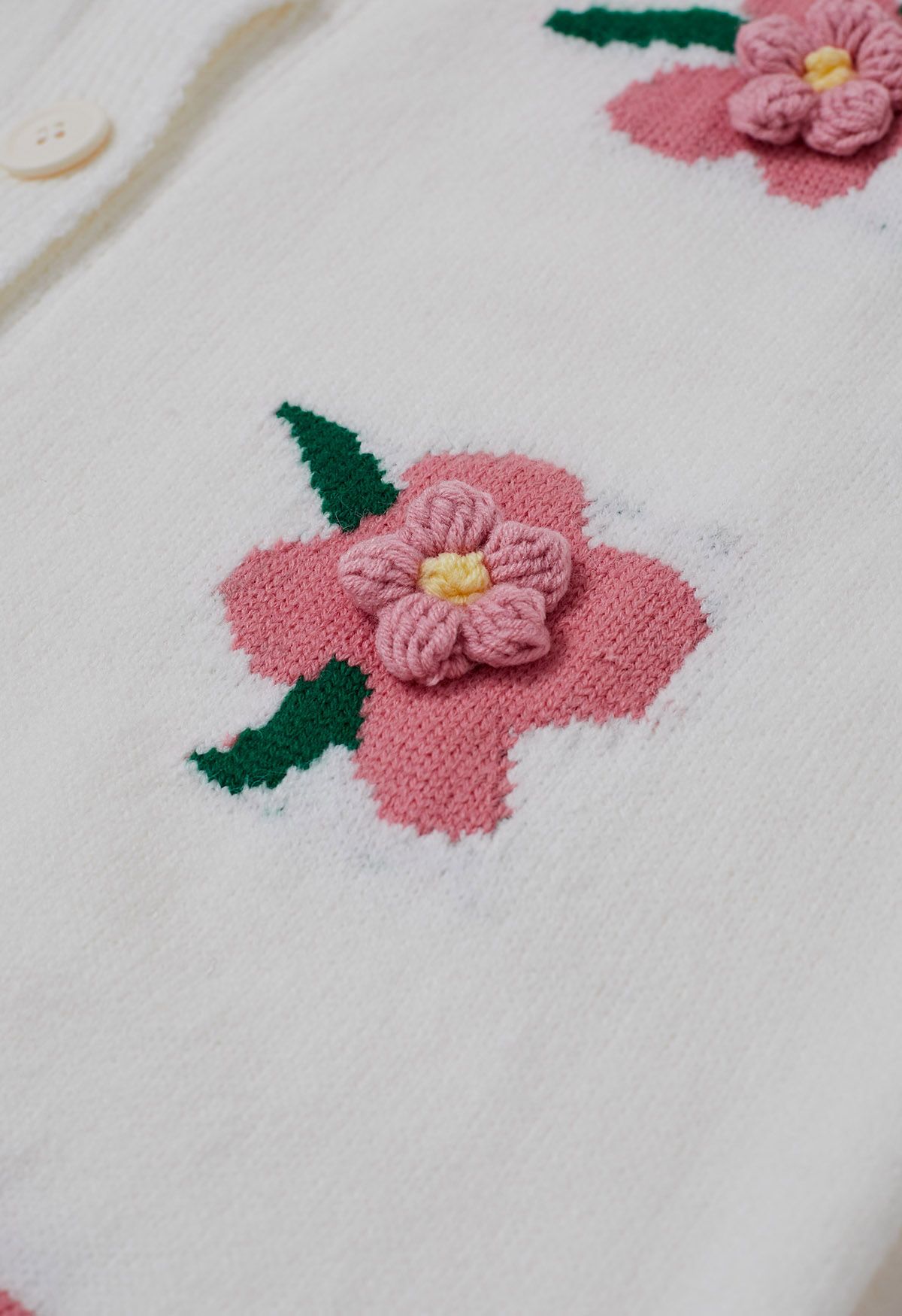 Cardigan boutonné brodé de fleurs en point 3D en blanc