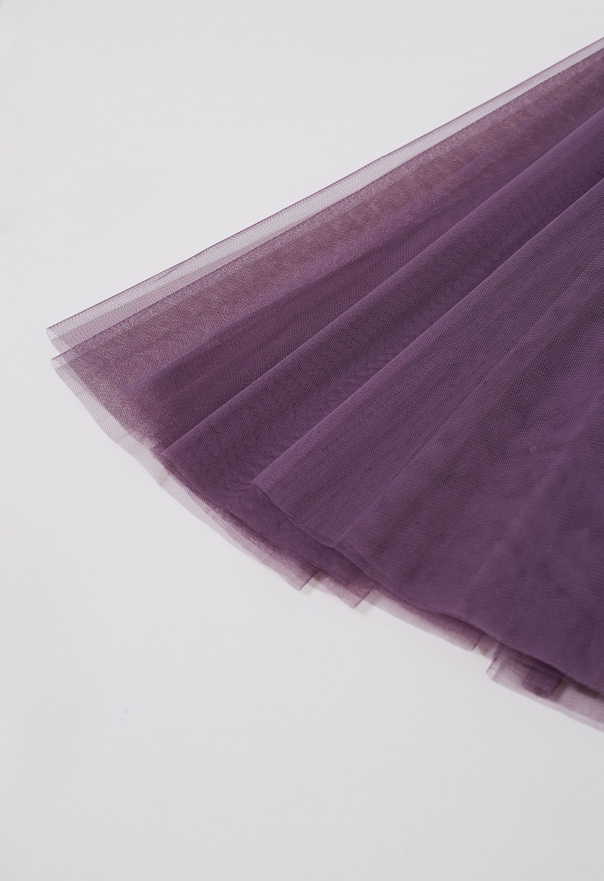 Ravissante jupe mi-longue en tulle et maille à paillettes, violet
