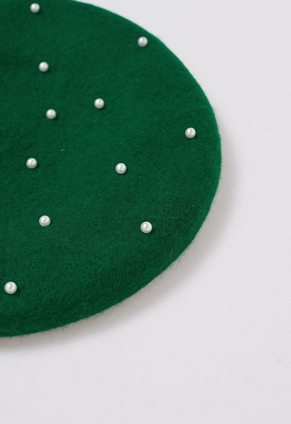 Chapeau béret en mélange de laine perlée fait à la main en vert foncé