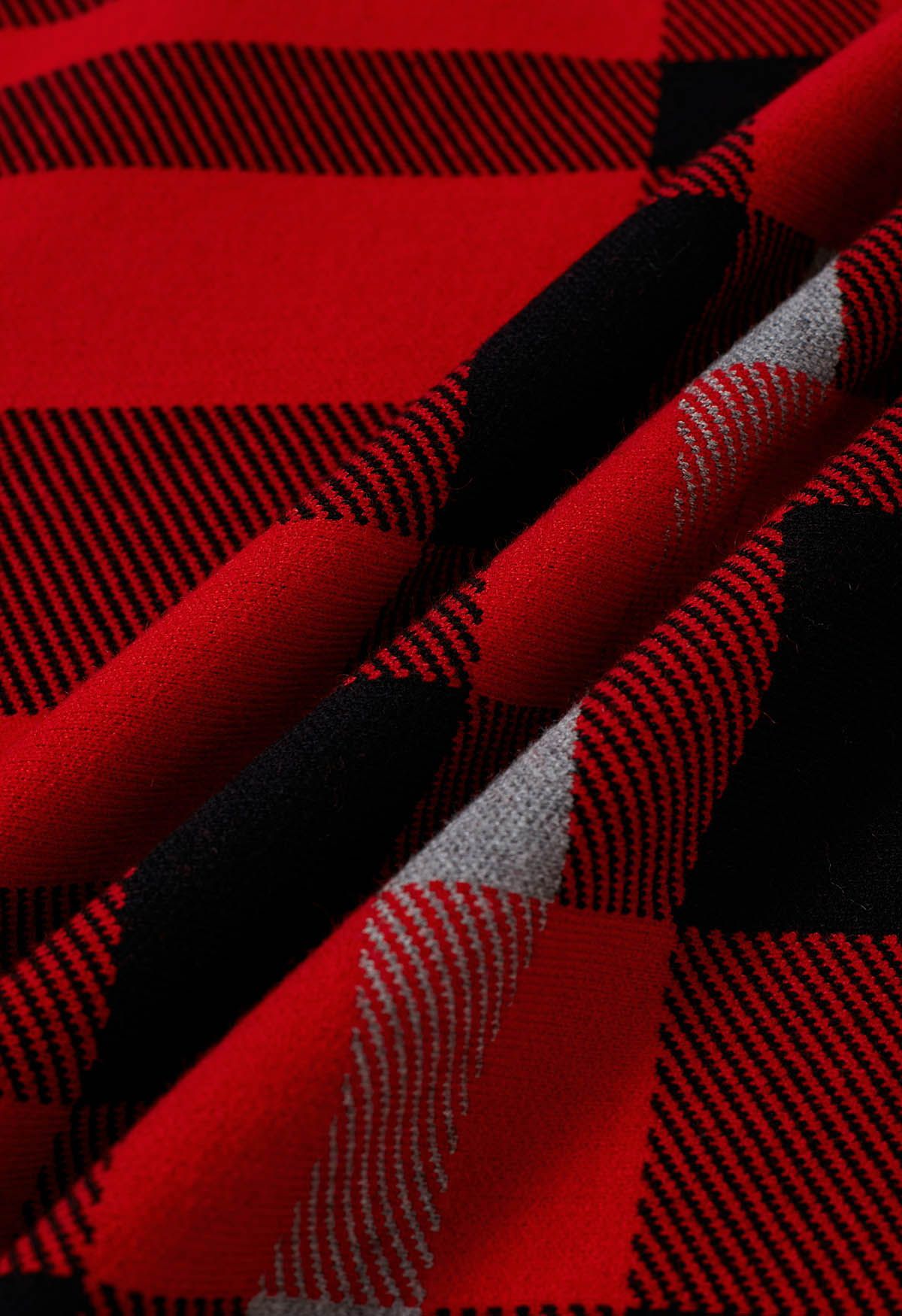 Poncho en tricot à col roulé et ourlet à pompons en rouge