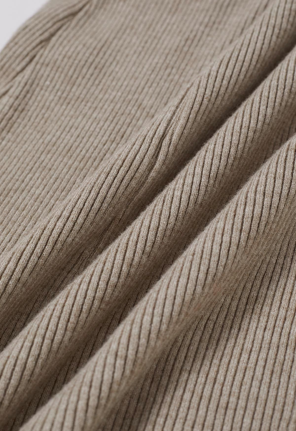 Robe en tricot effet portefeuille à taille croisée en avoine
