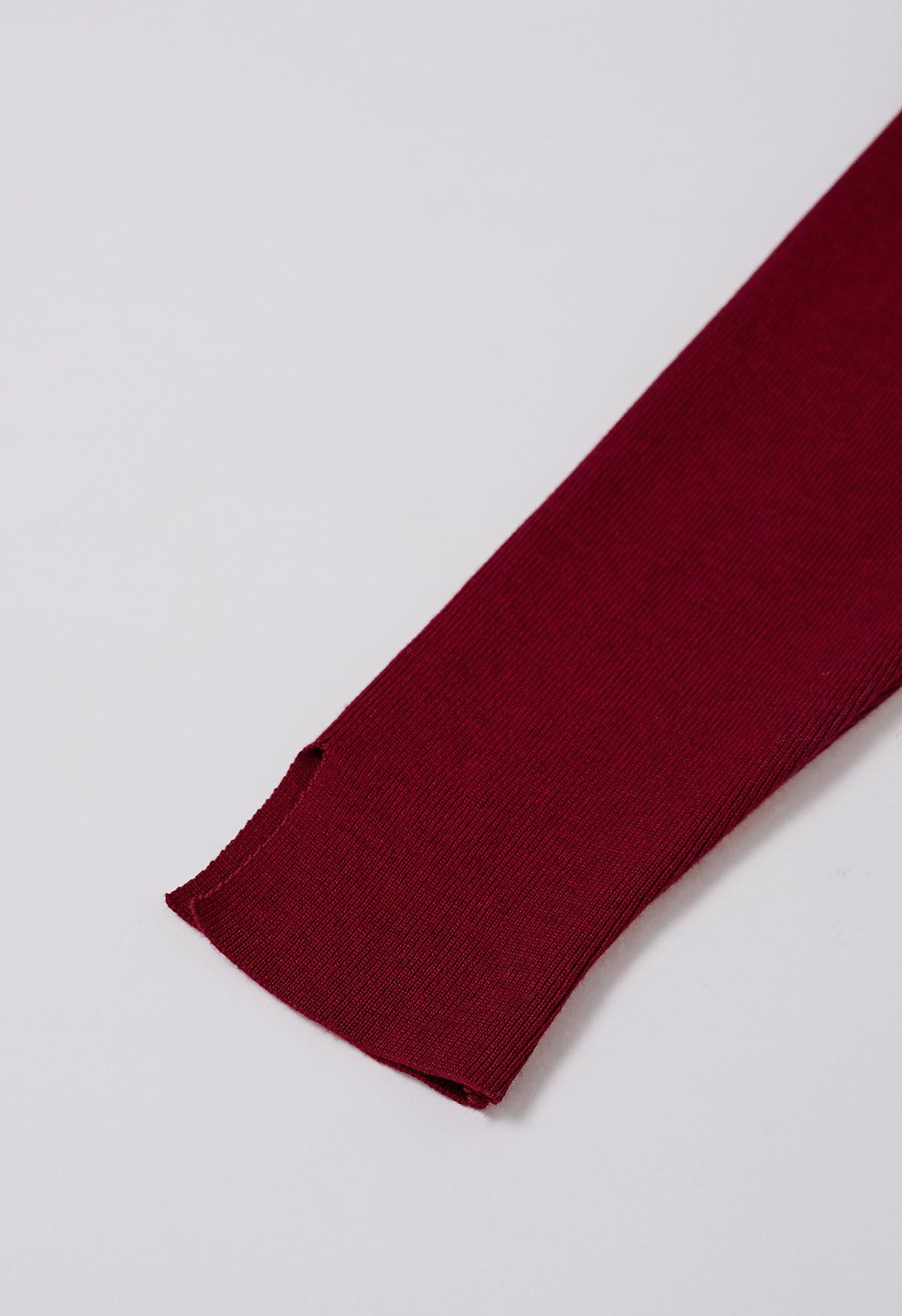 Haut en tricot séduisant avec nœud latéral en rouge