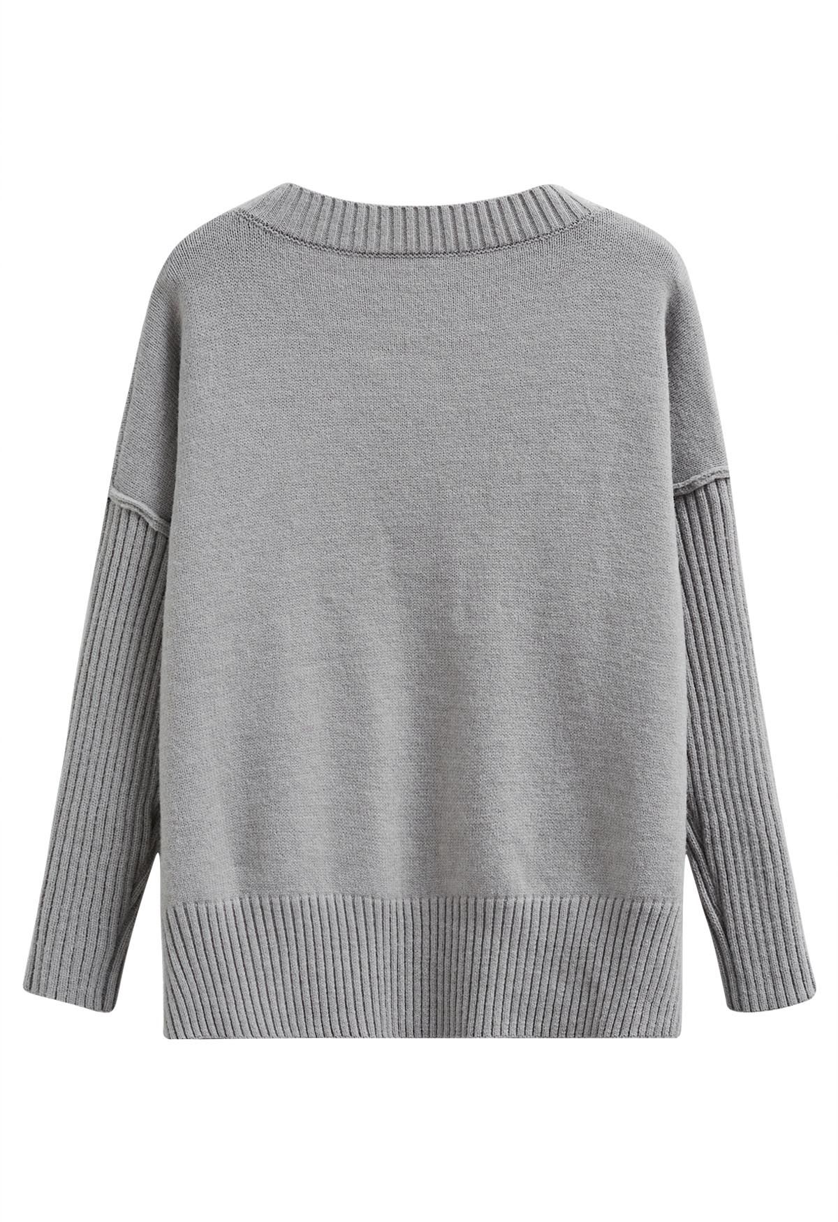 Pull en tricot ample à épaules tombantes et fente latérale en gris