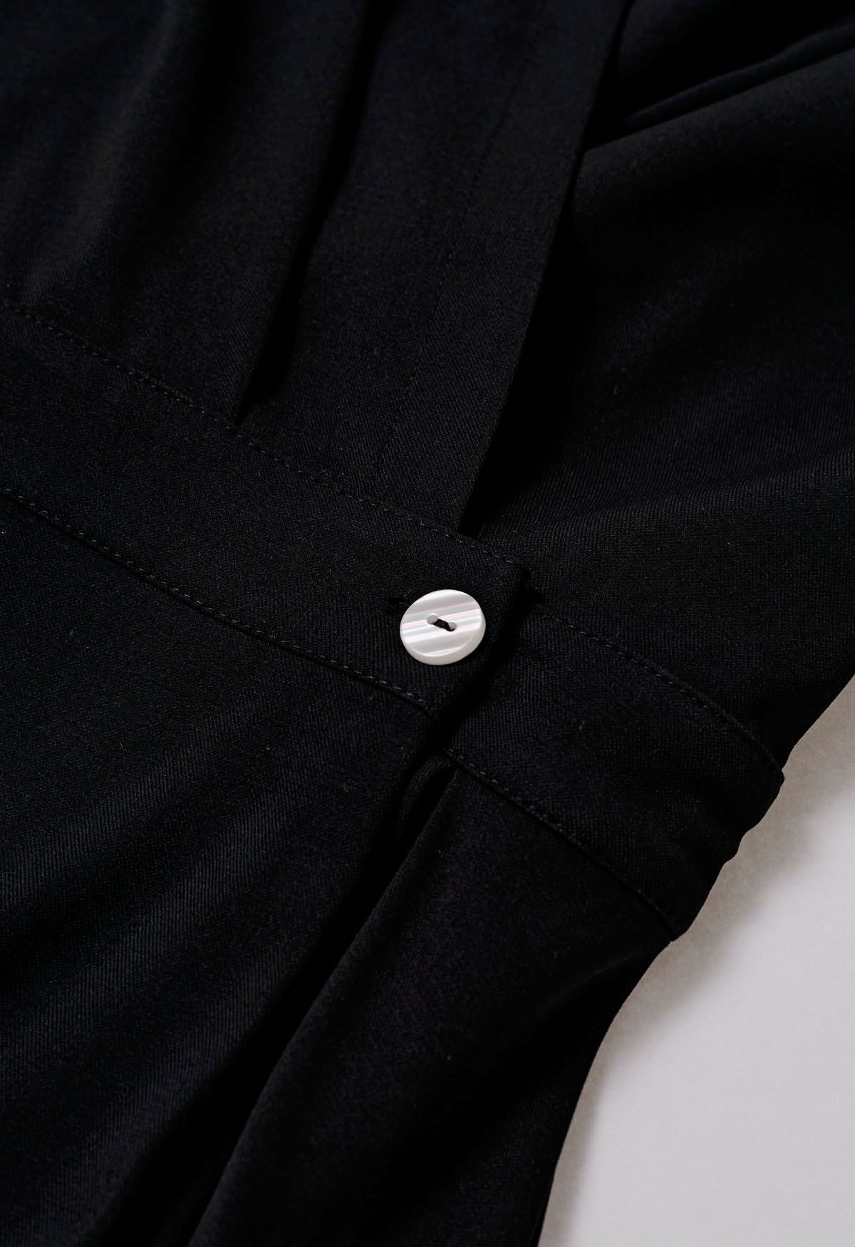 Robe chemise mi-longue portefeuille boutonnée en noir