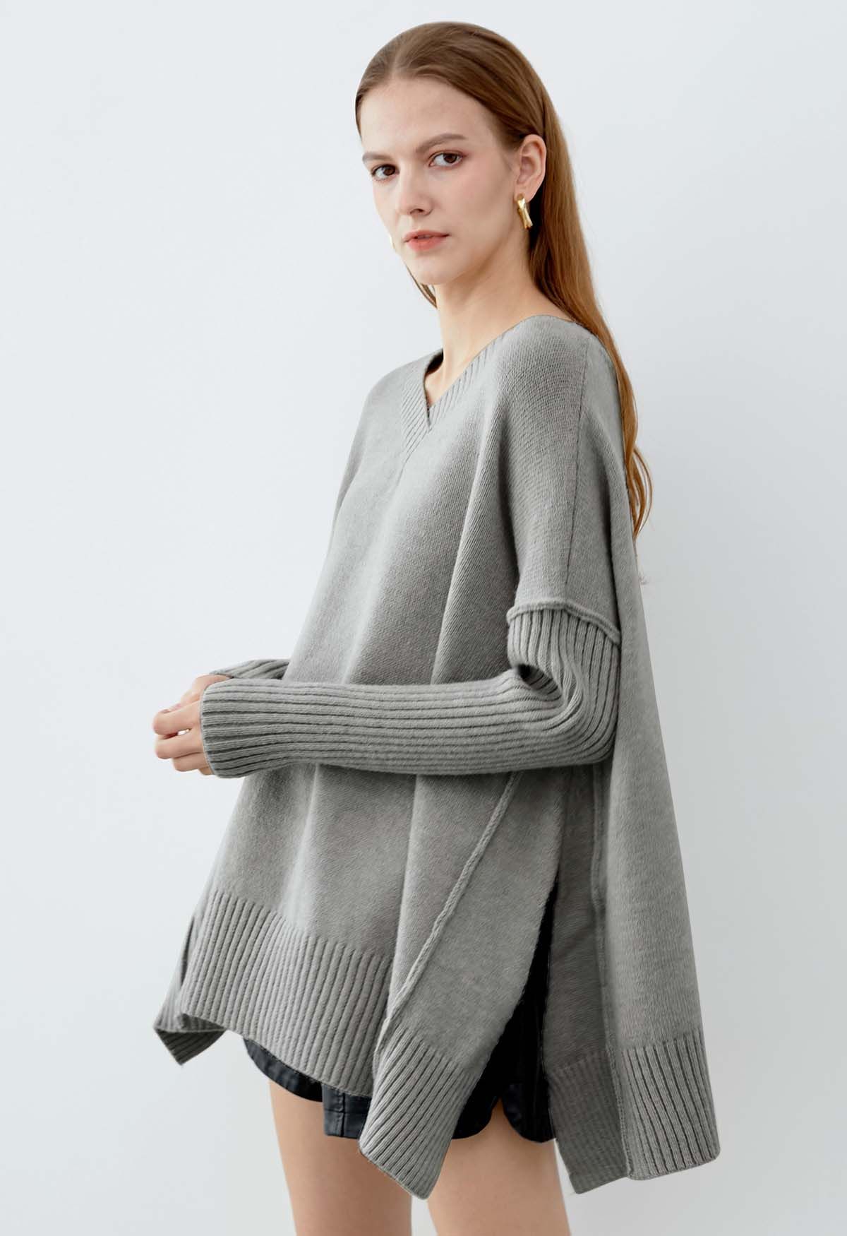 Pull en tricot ample à épaules tombantes et fente latérale en gris