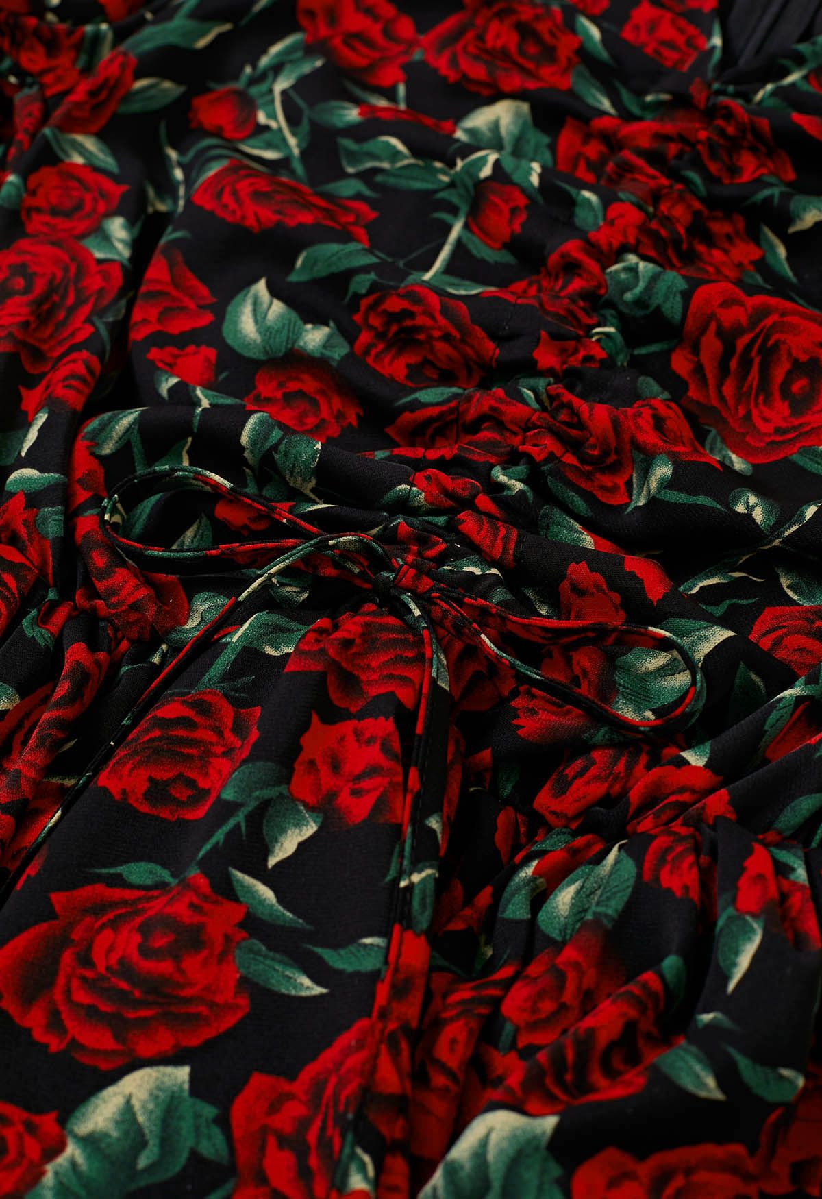 Robe en mousseline à plusieurs niveaux et ourlet asymétrique imprimé roses