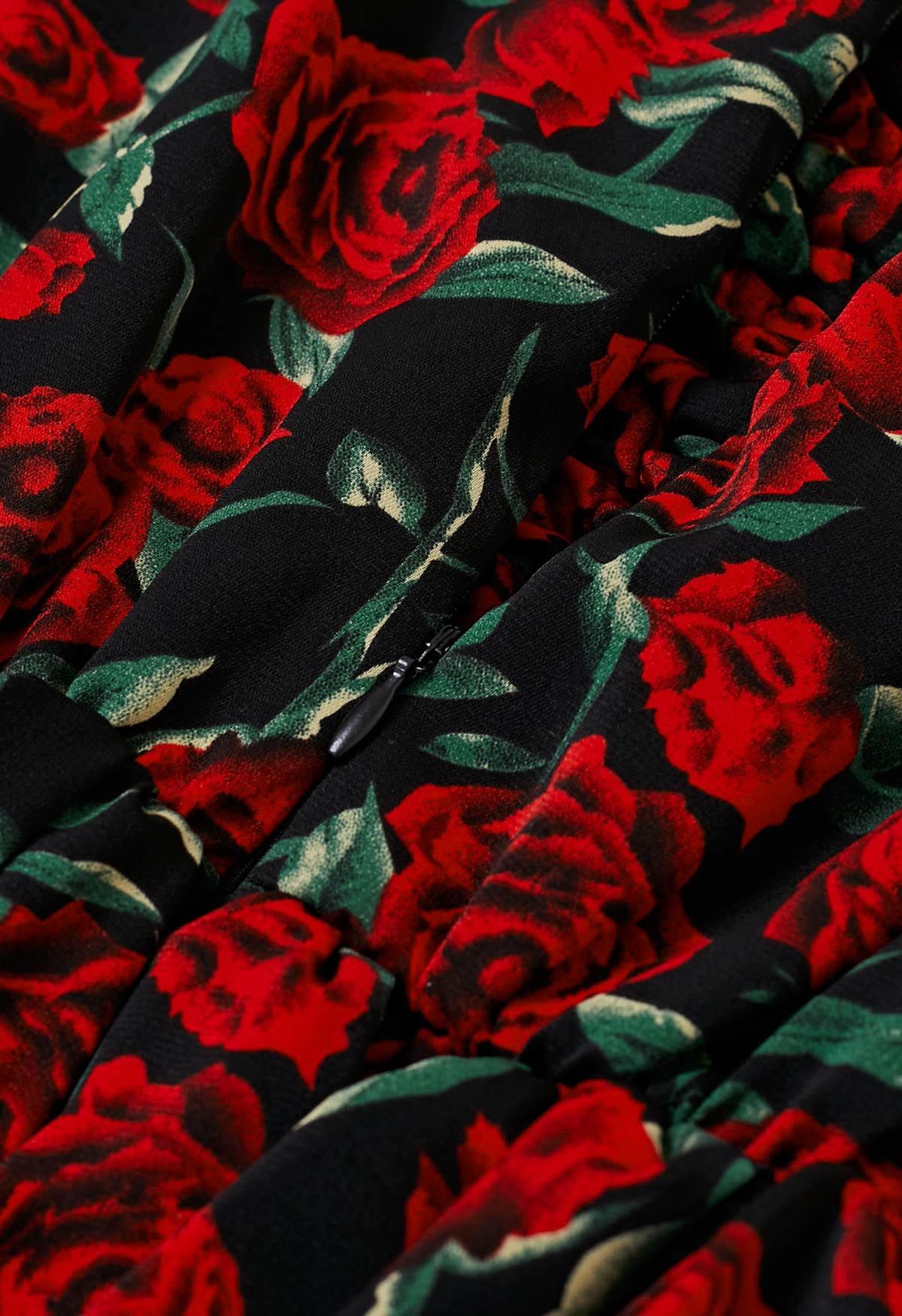 Robe en mousseline à plusieurs niveaux et ourlet asymétrique imprimé roses