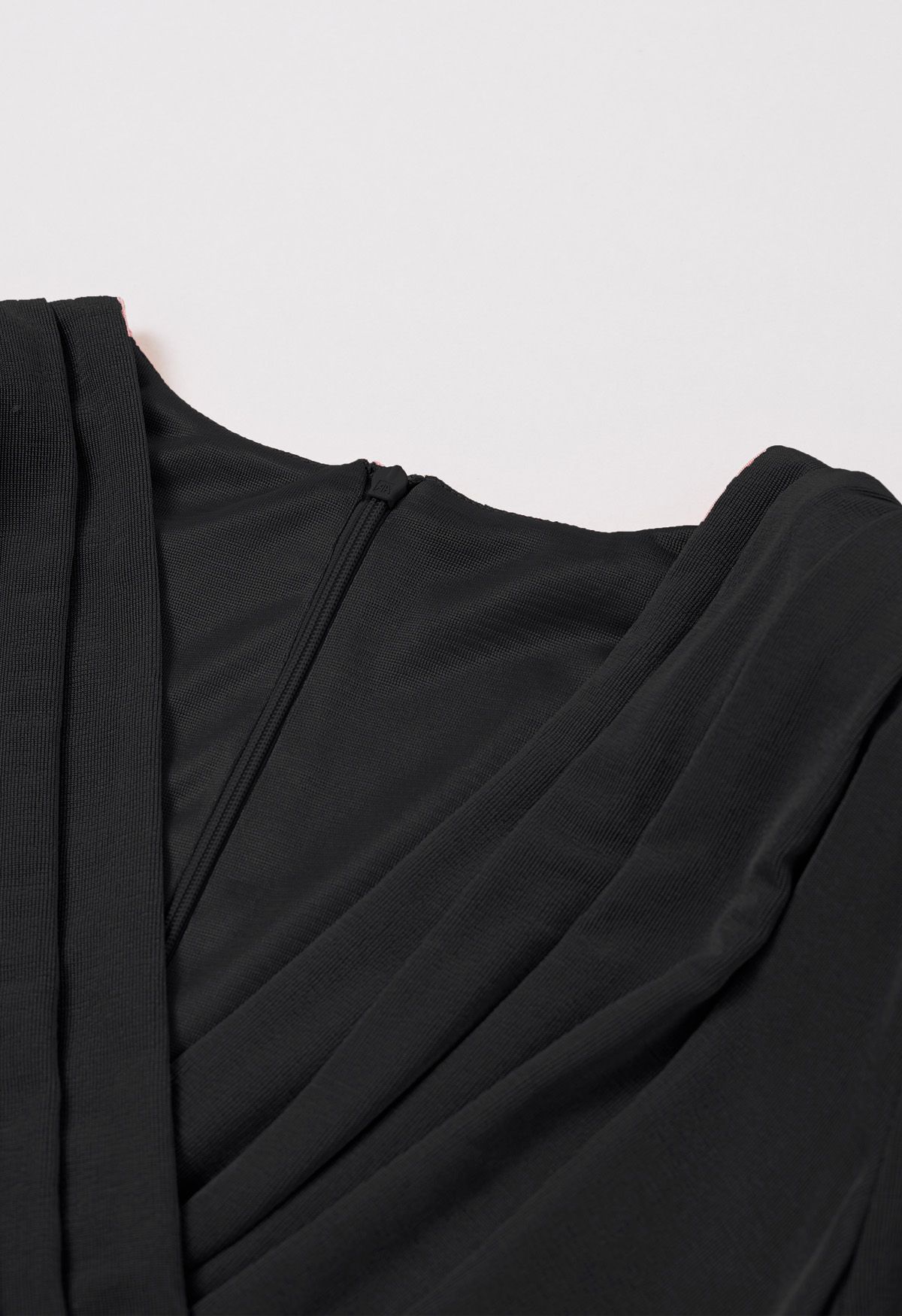 Robe en satin à ourlet asymétrique épissé en velours noir