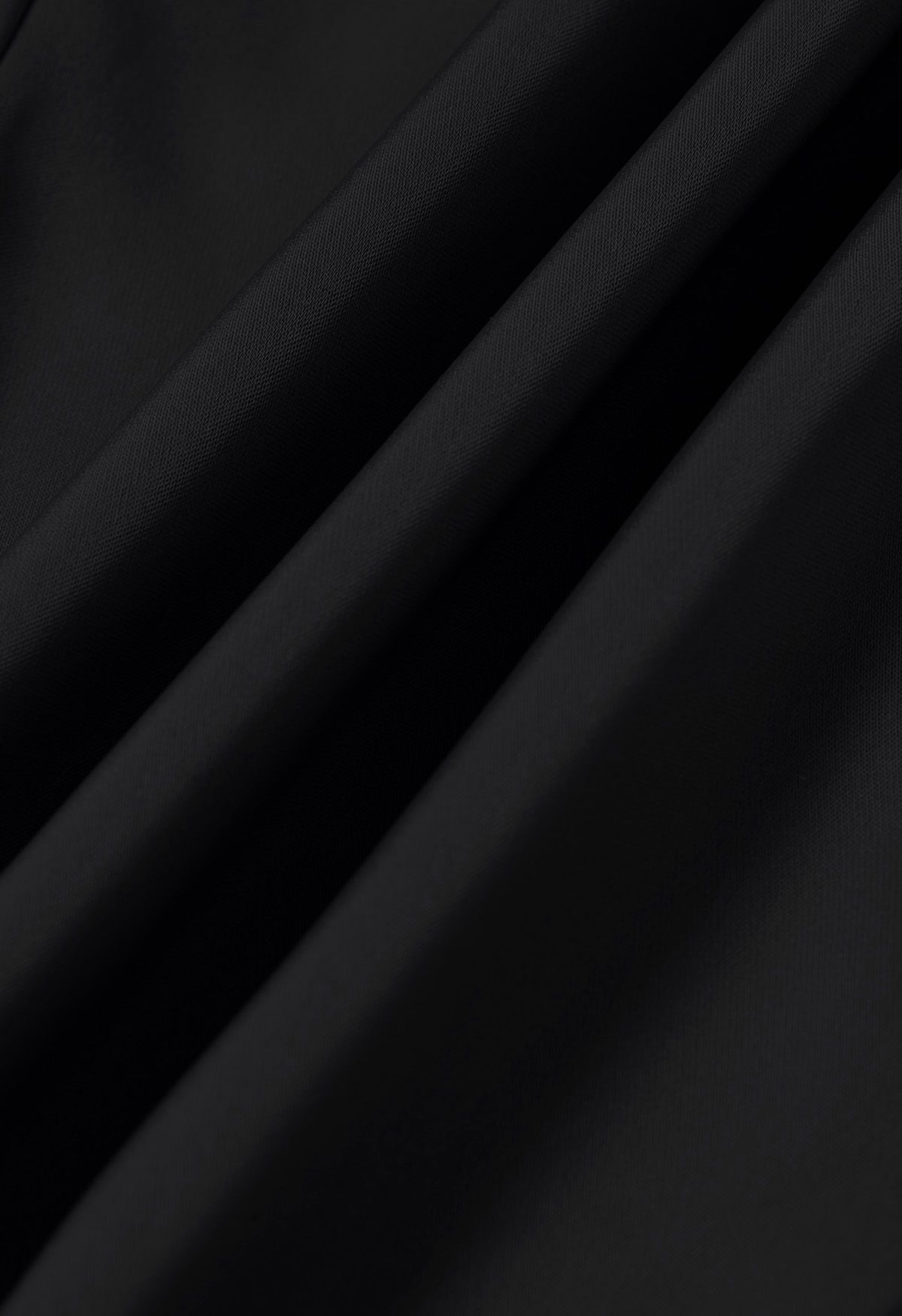 Robe en satin à ourlet asymétrique épissé en velours noir