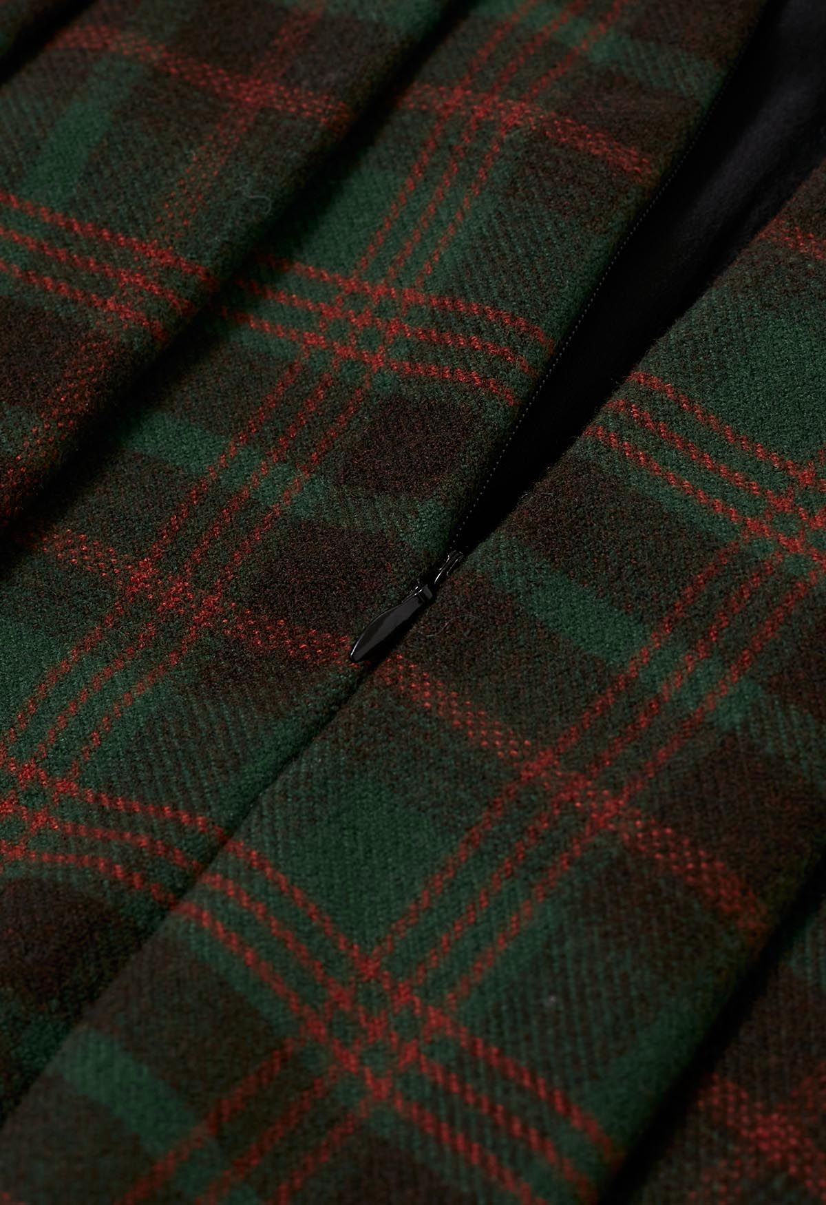 Mini-jupe plissée en laine mélangée à boutons dorés à carreaux verts