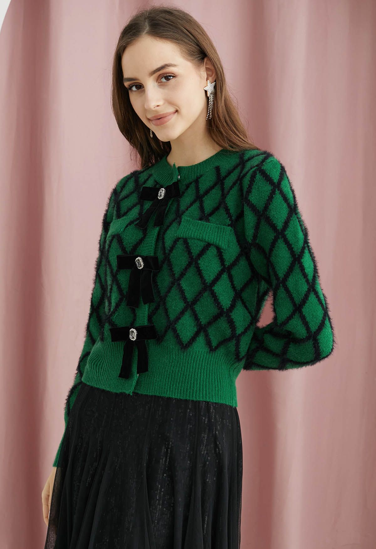 Cardigan court flou en forme de diamant avec broche et nœud papillon en vert