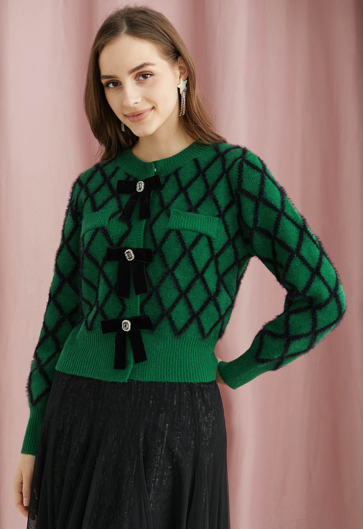 Cardigan court flou en forme de diamant avec broche et nœud papillon en vert