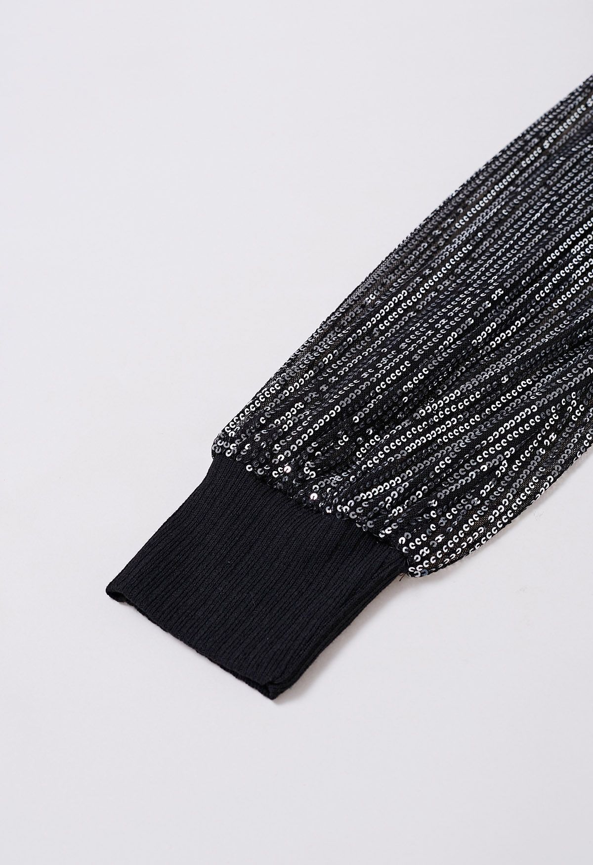 Haut en tricot à col montant et manches en maille pailletée en noir