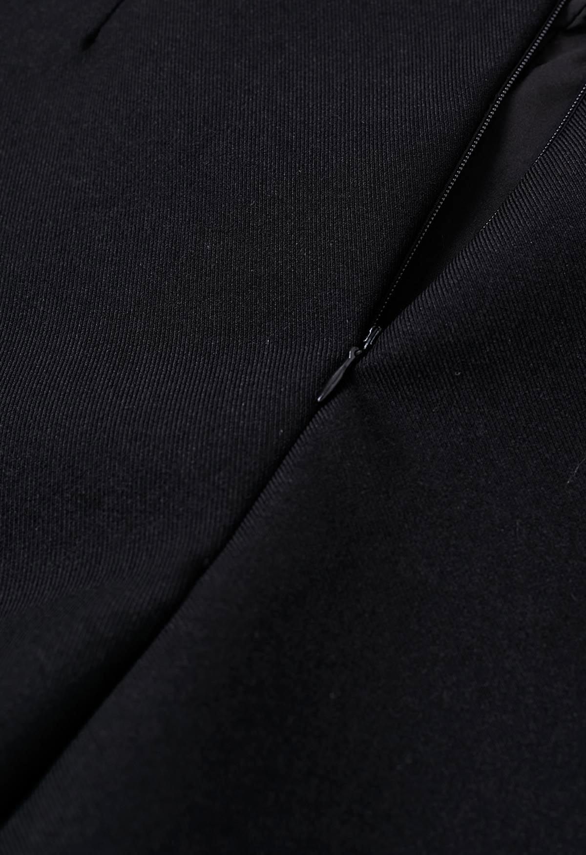 Jupe-short à rabat avec boutons décoratifs en noir
