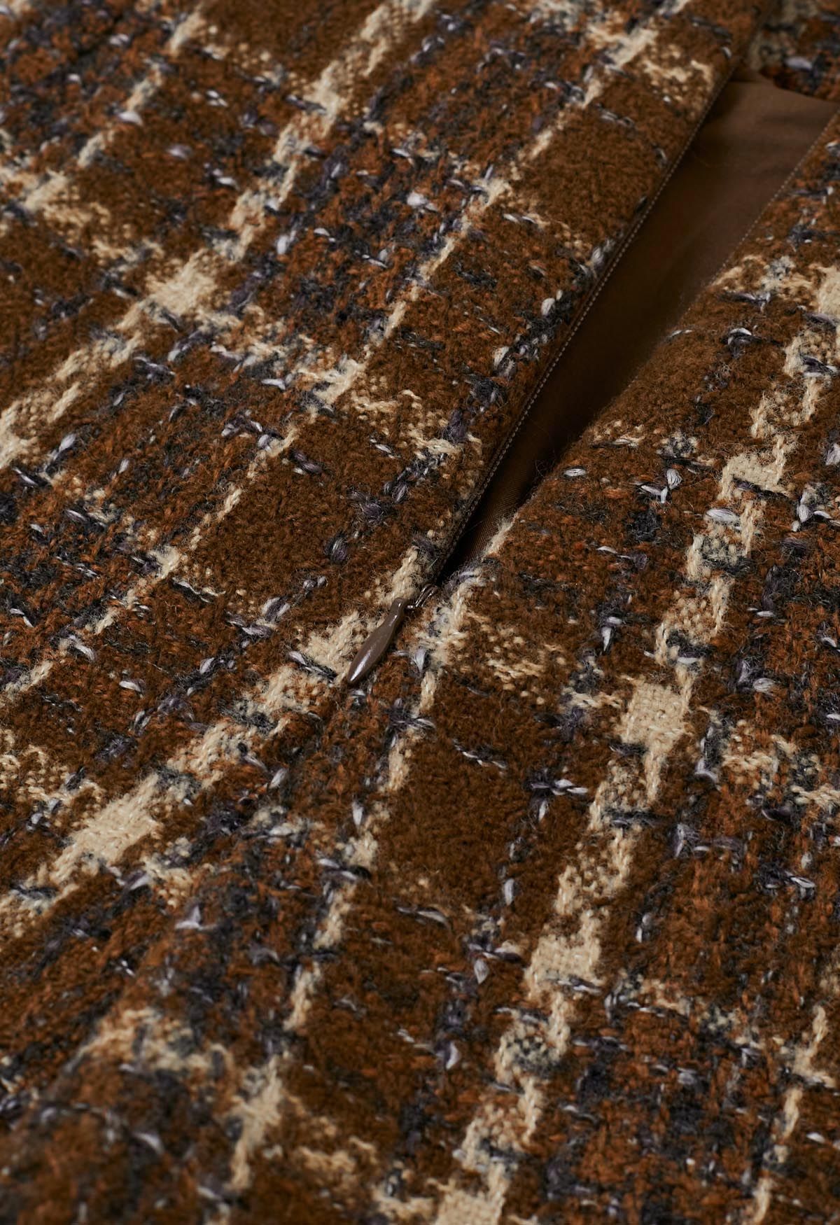 Jupe-short à rabat avec boutons décoratifs en tweed marron
