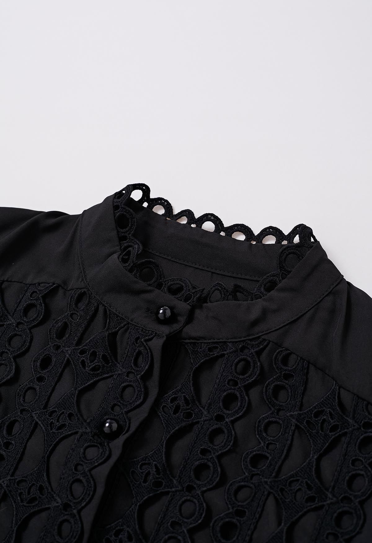 Chemise boutonnée à manches bulles et découpes exquises en noir