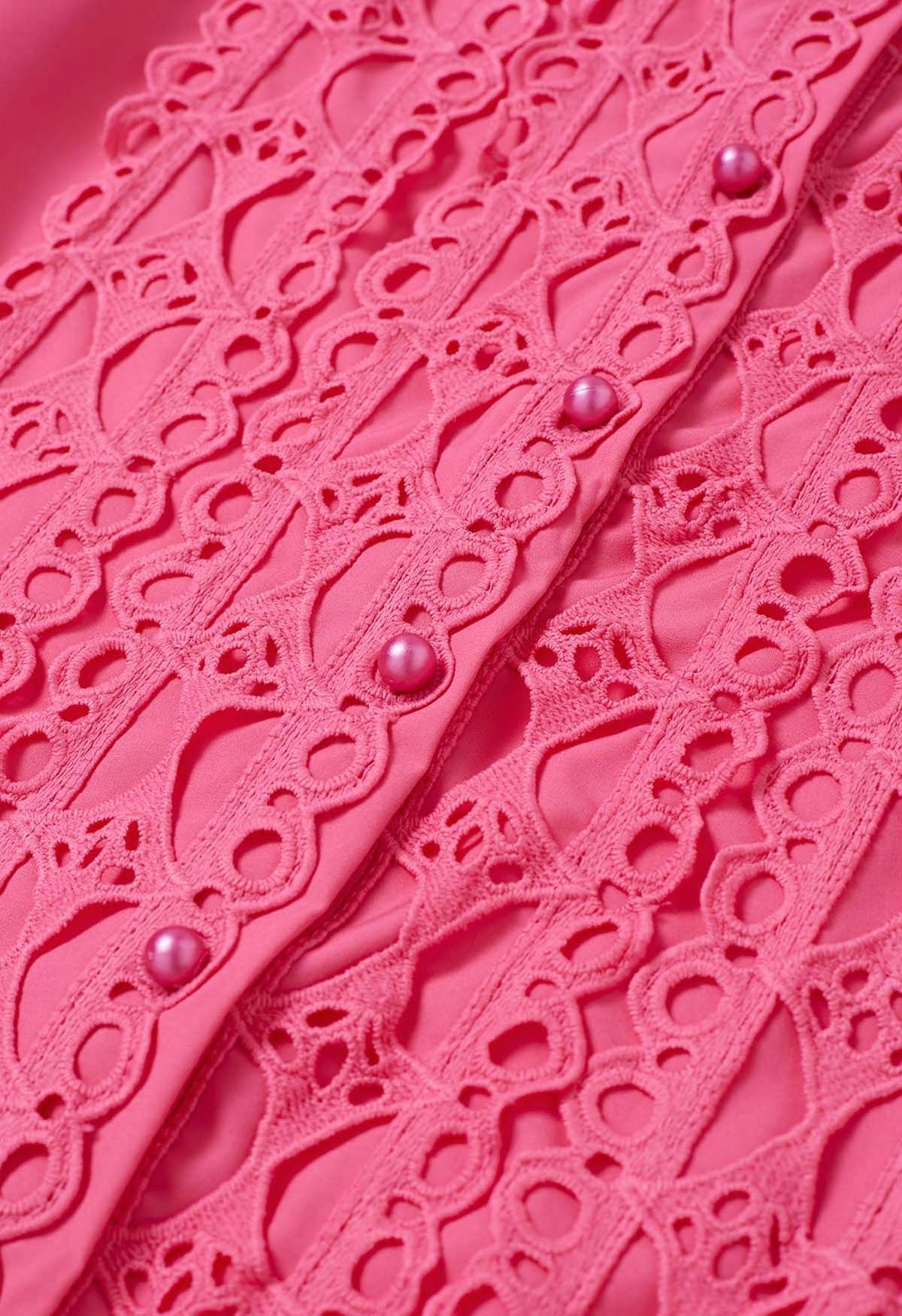 Chemise boutonnée à manches bulles et découpes exquises en rose vif
