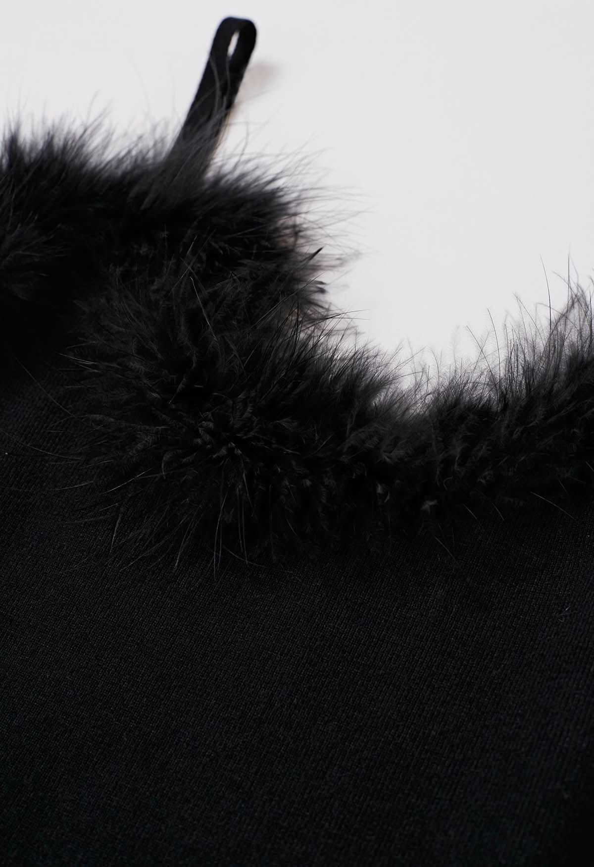 Robe caraco en tricot avec bordure en plumes amovibles en noir