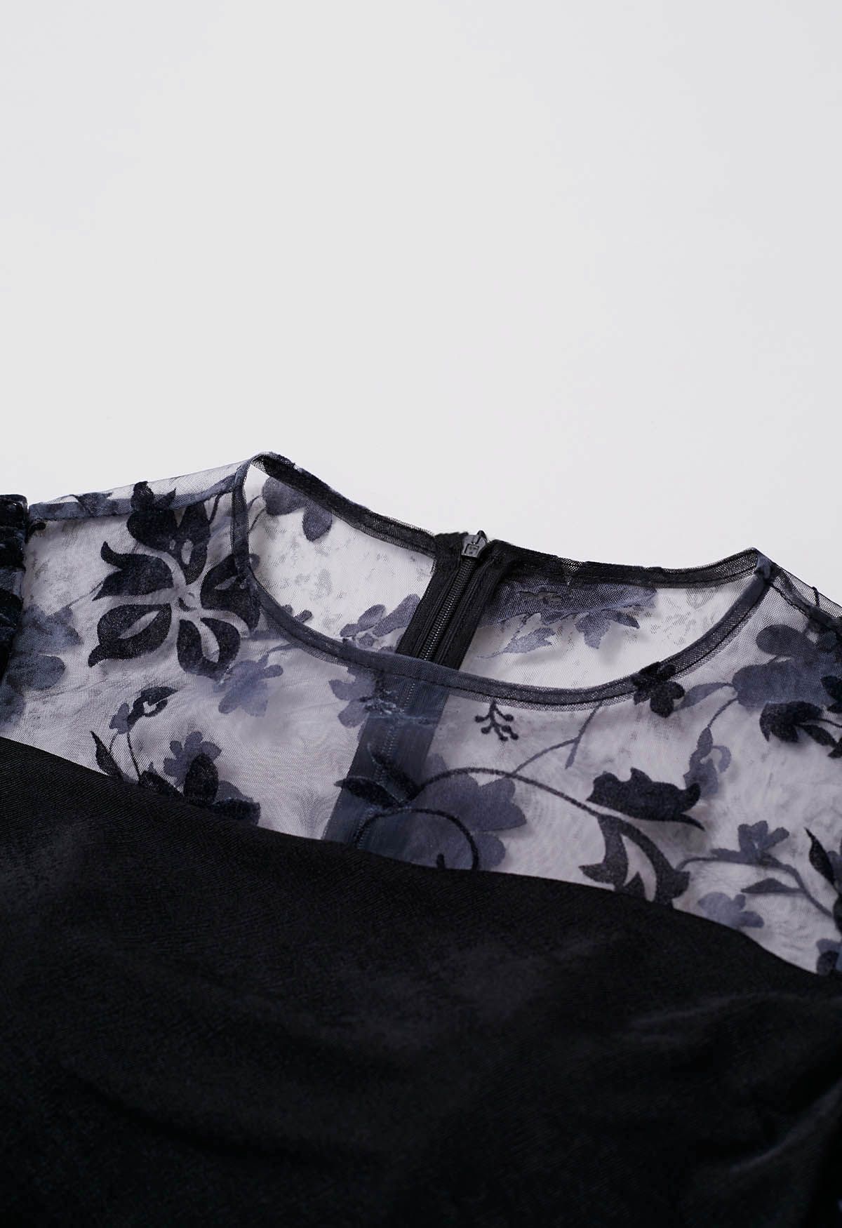 Robe moulante froncée épissé en maille florale en velours en noir