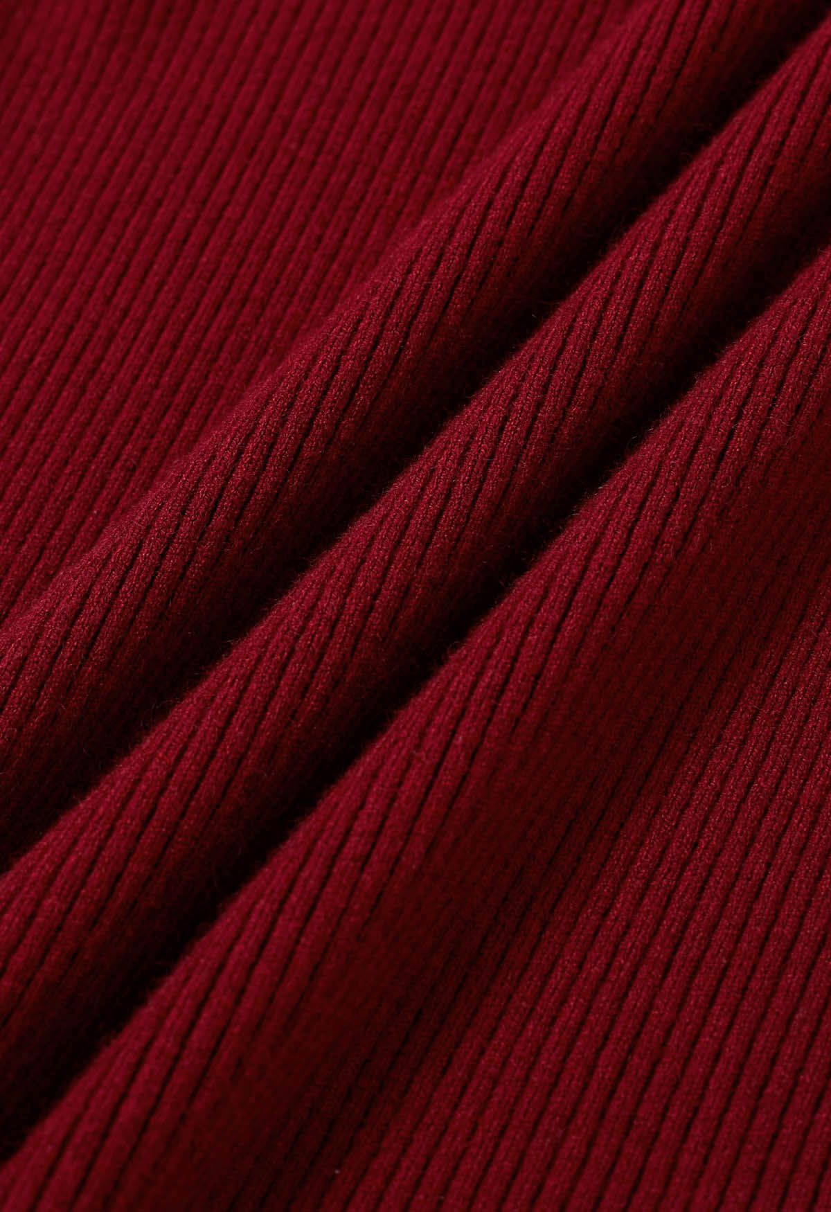 Haut en tricot côtelé avec nœud papillon et œillets brodés en rouge