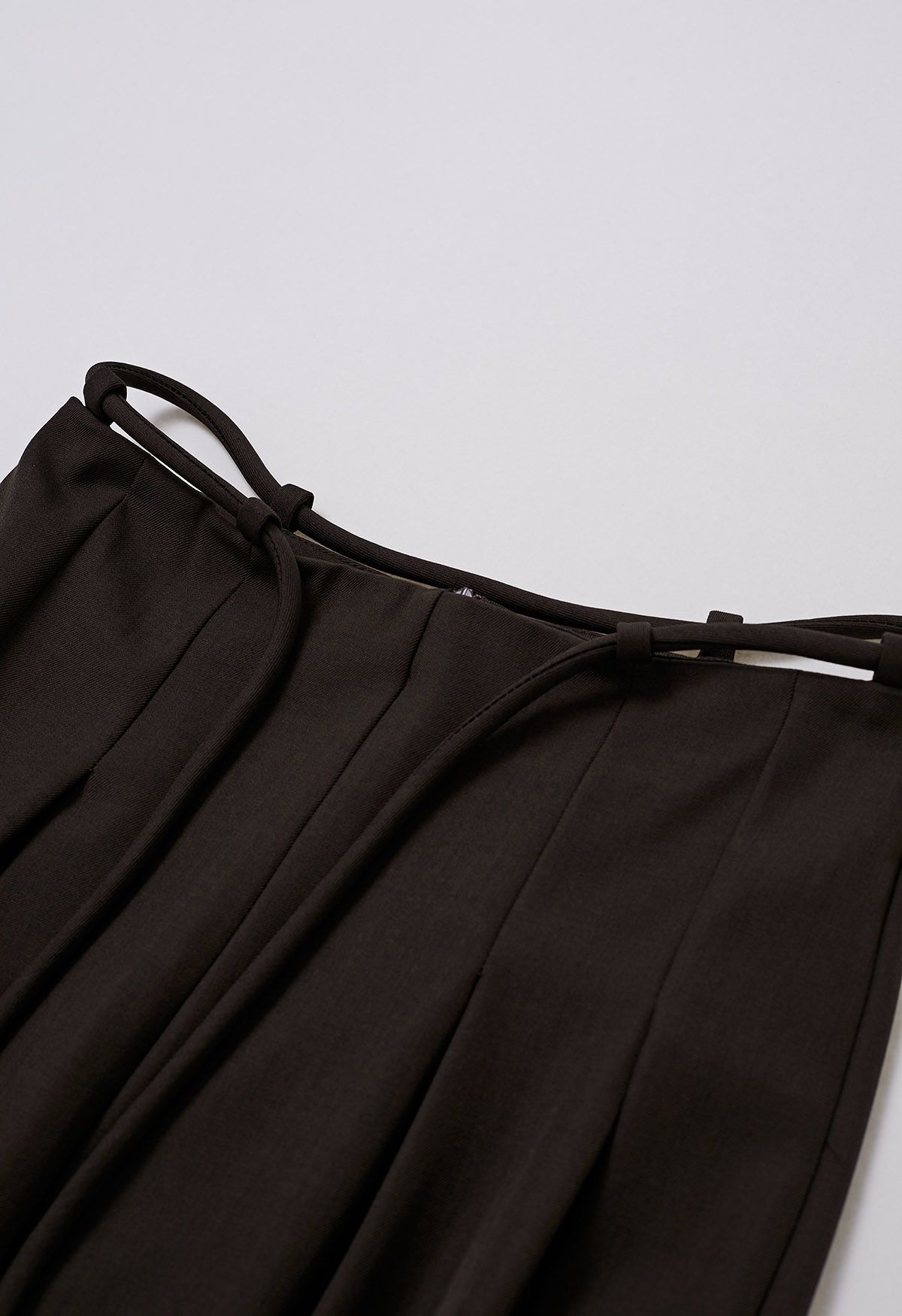 Pantalon large plissé tendance à taille nouée en marron