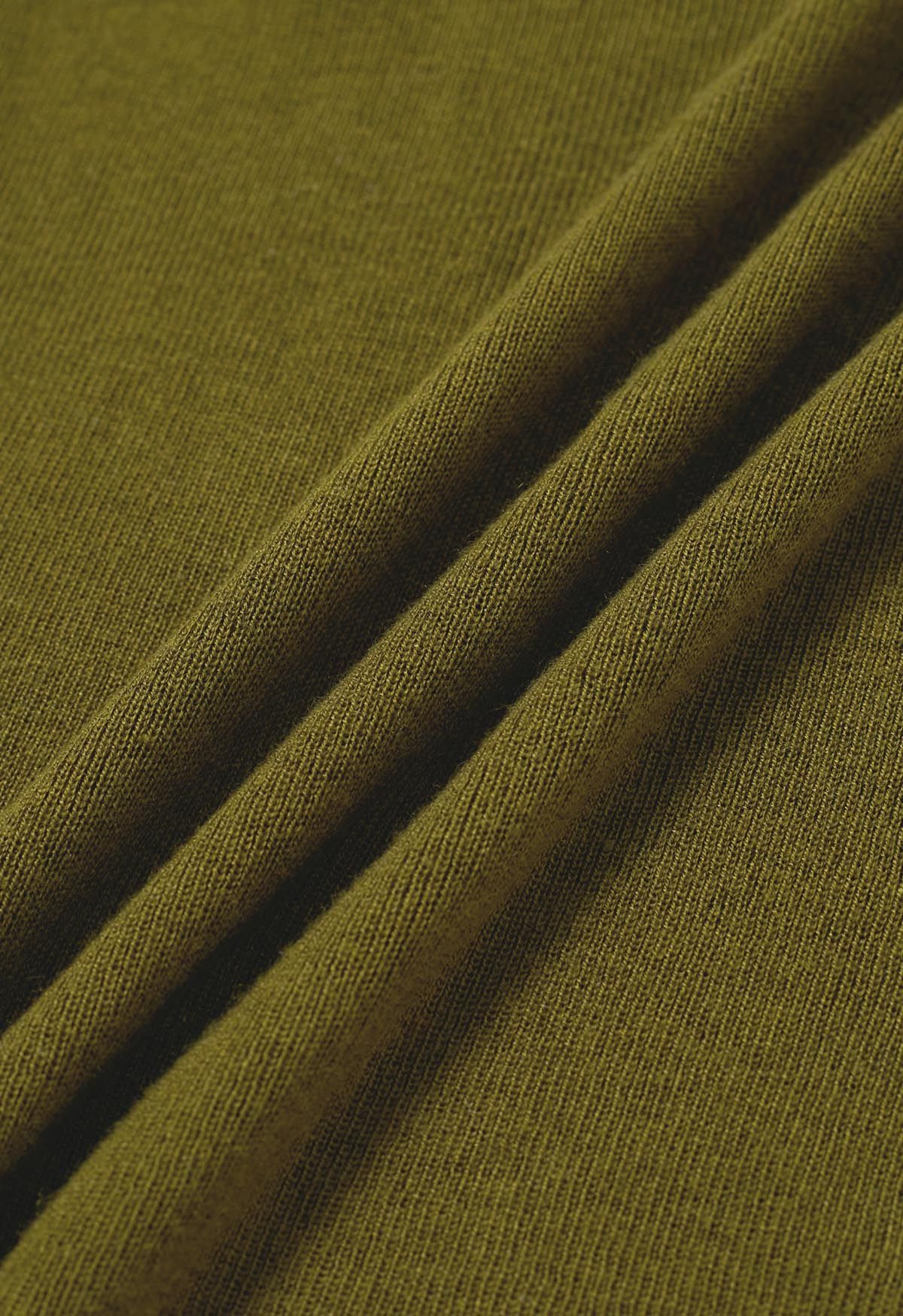 Haut basique en tricot doux à col haut en olive