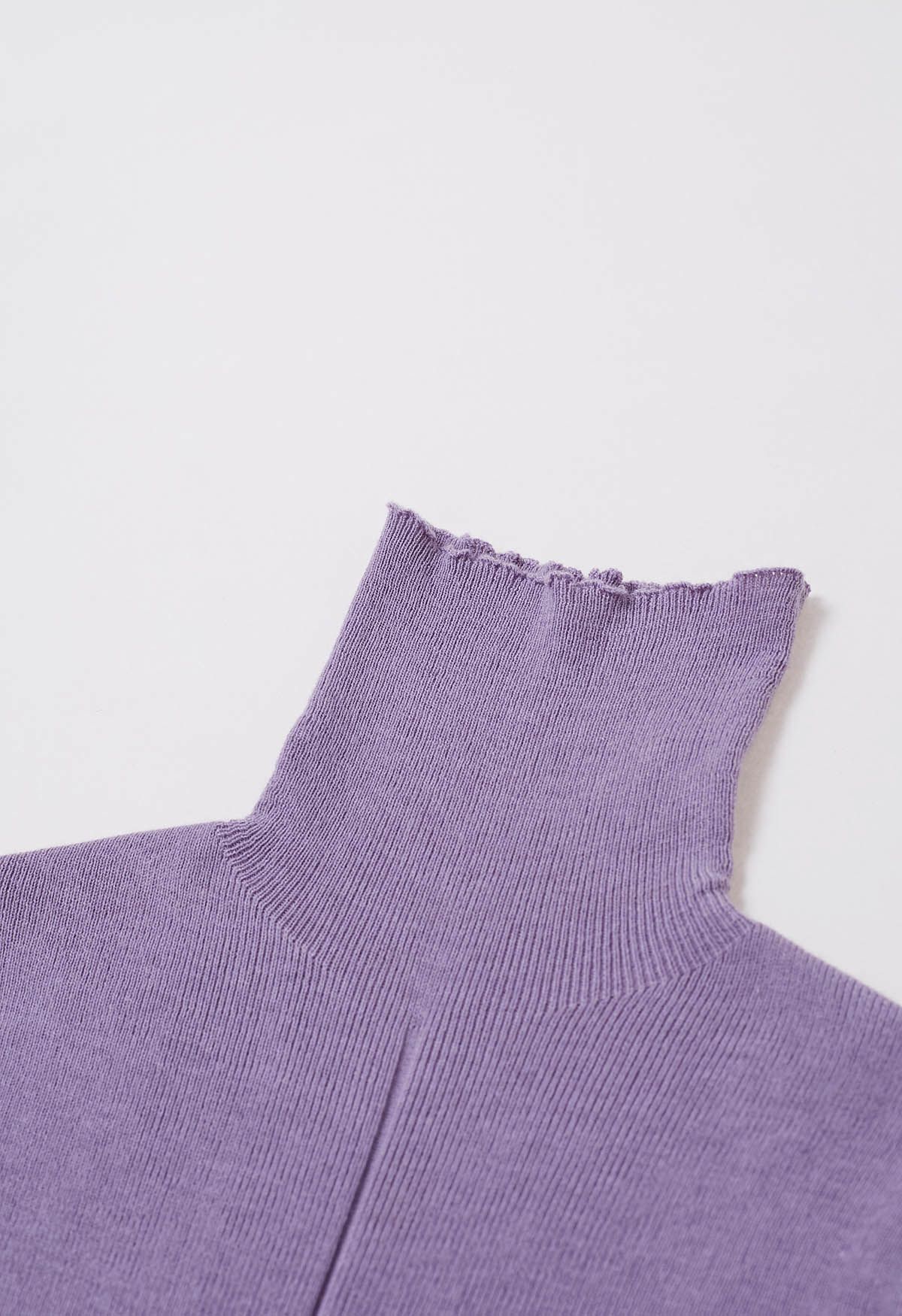 Haut basique en tricot doux à col haut en lilas