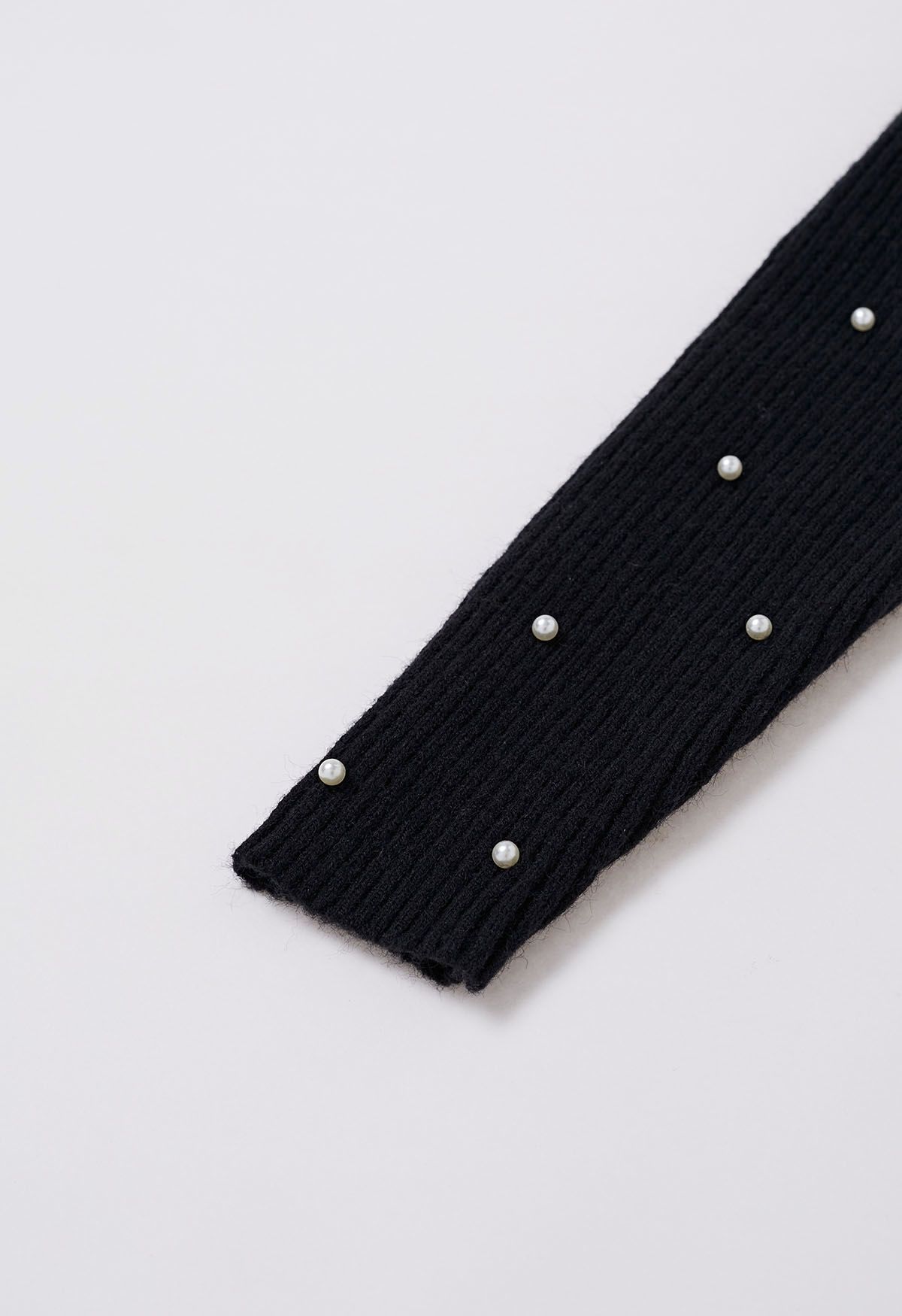 Haut en tricot à col carré orné de perles en noir