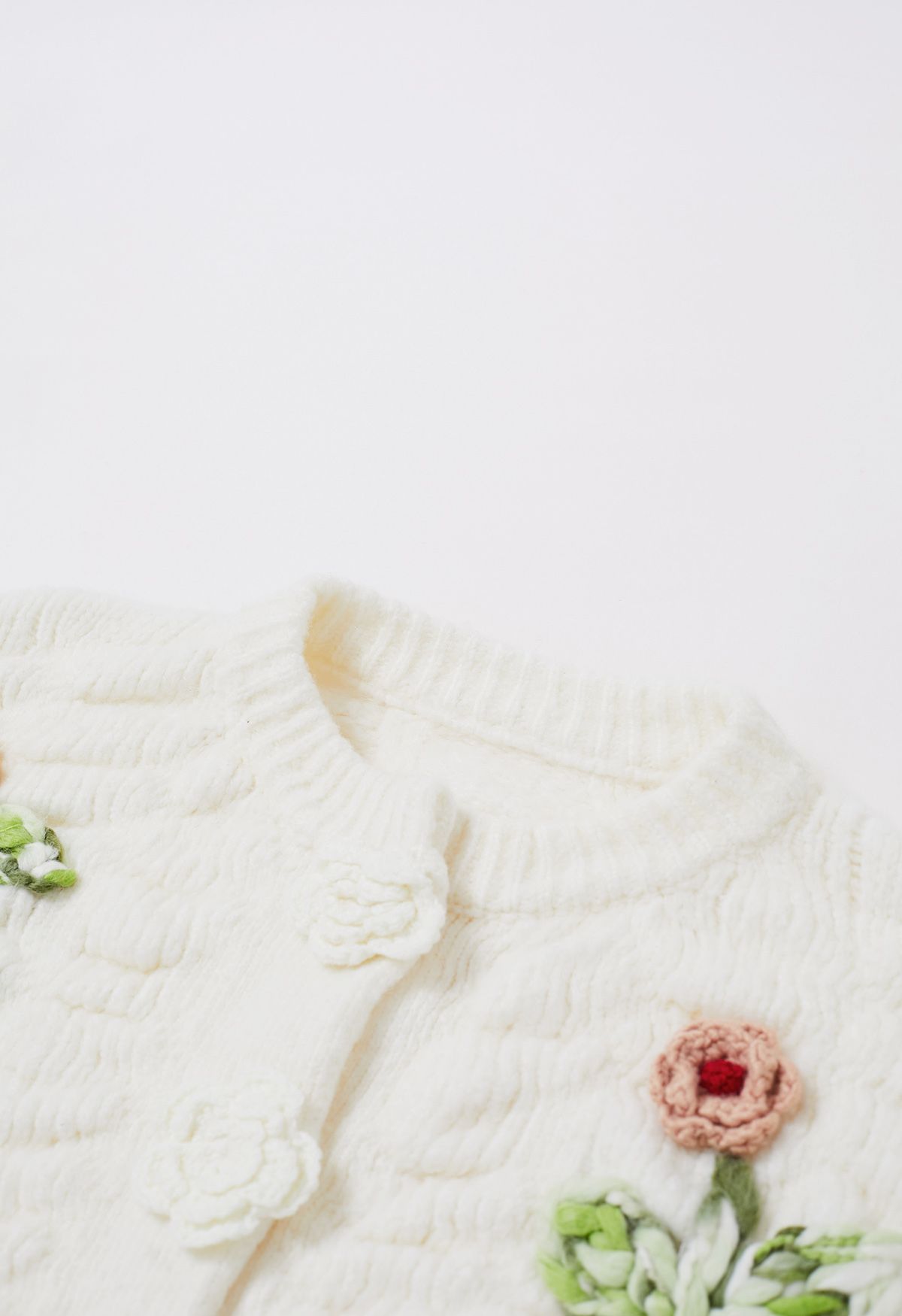 Cardigan tricoté à la main à fleurs au point délicat