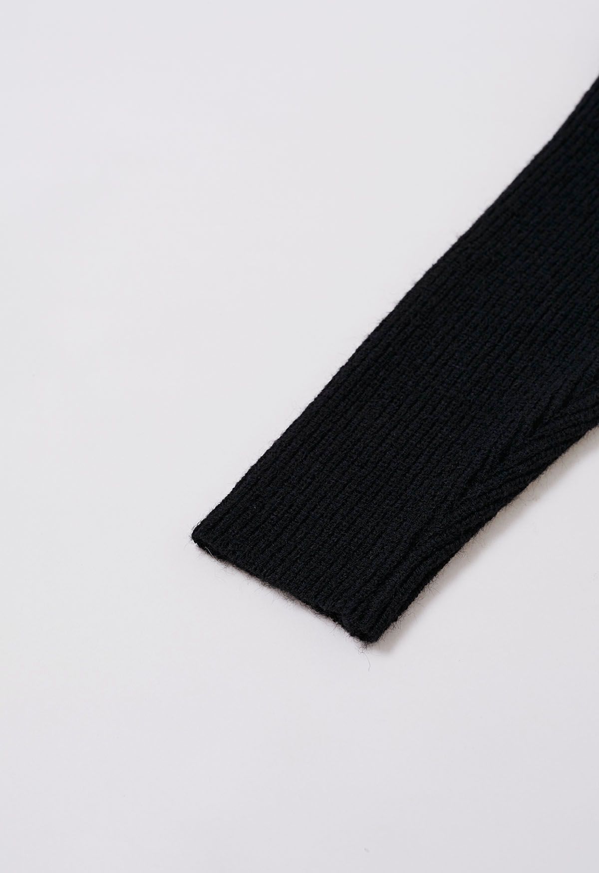 Pull asymétrique en maille côtelée avec écharpe à pompon en noir
