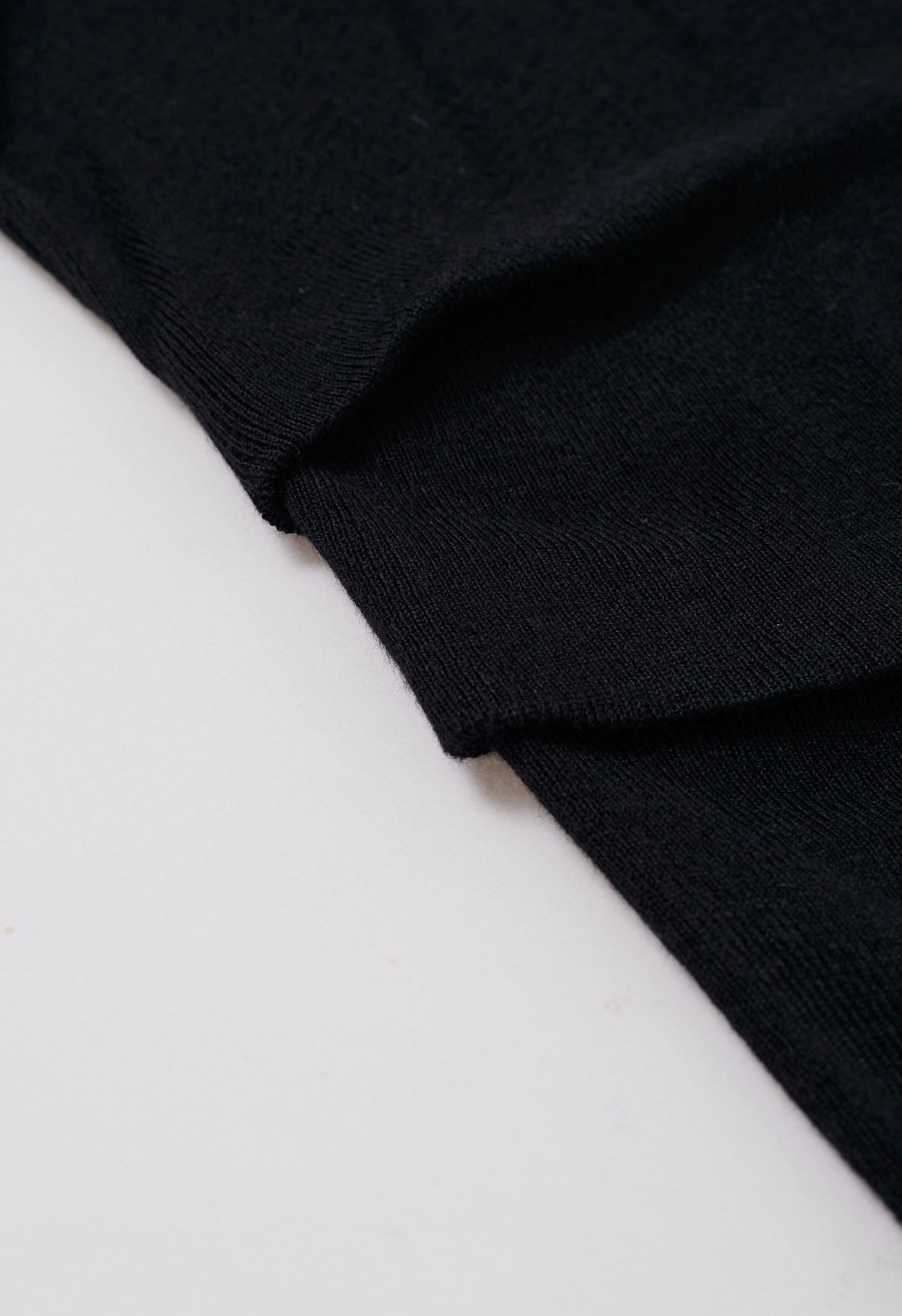 Haut en tricot côtelé à col haut et plis latéraux en noir