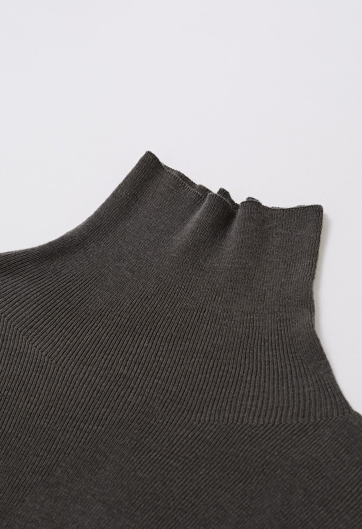 Haut en tricot côtelé à col haut et plis latéraux en fumée
