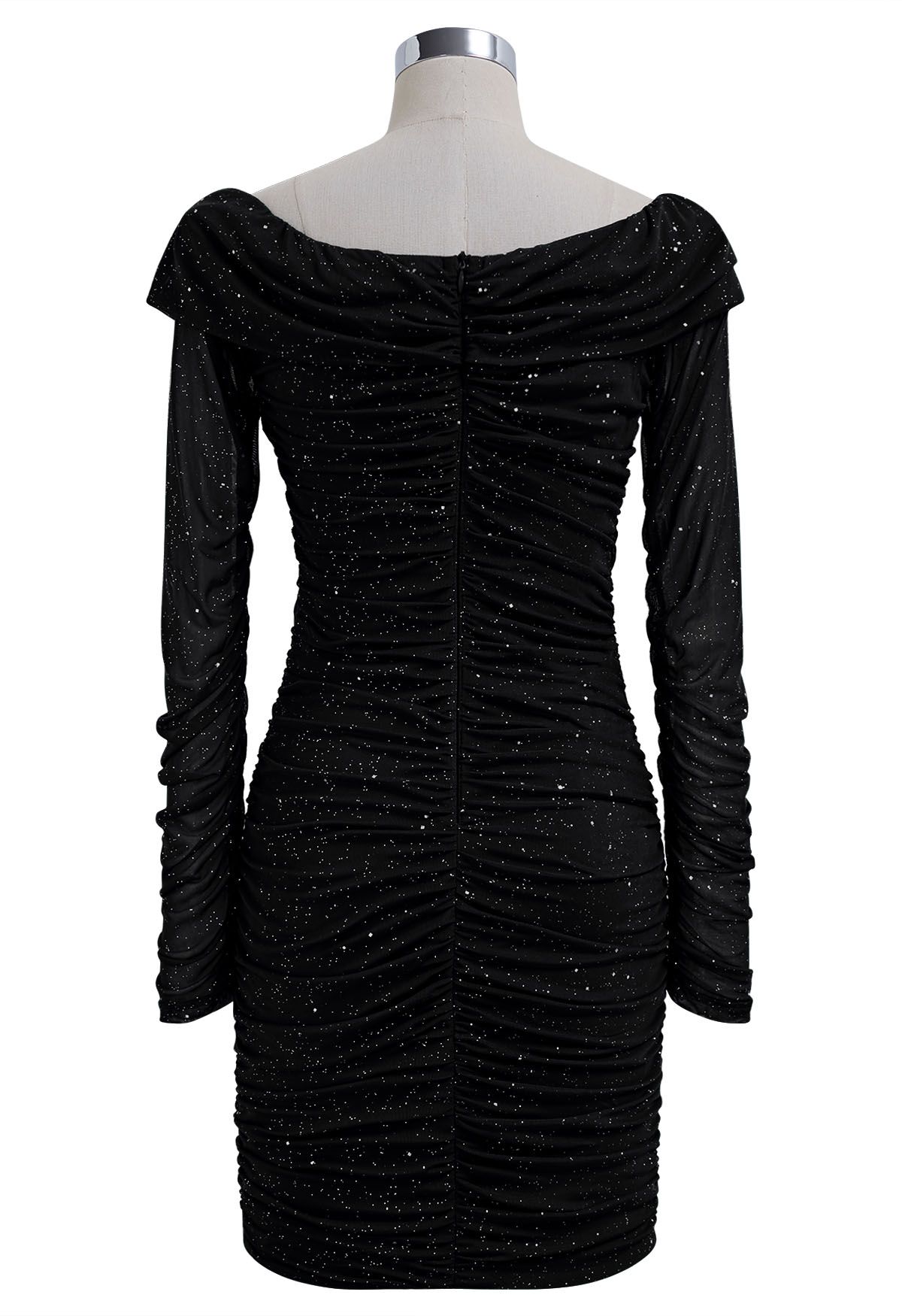 Mini-robe moulante en maille froncée à col en V et paillettes en noir