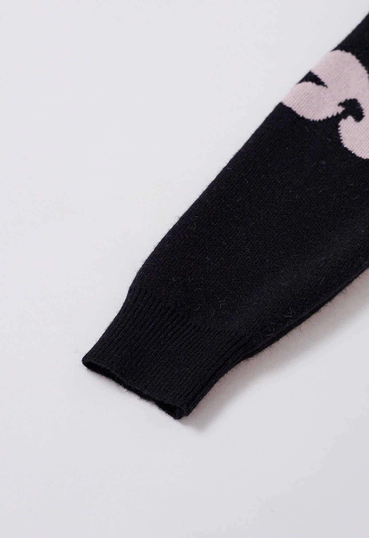 Pull en tricot à motif floral contrasté en noir