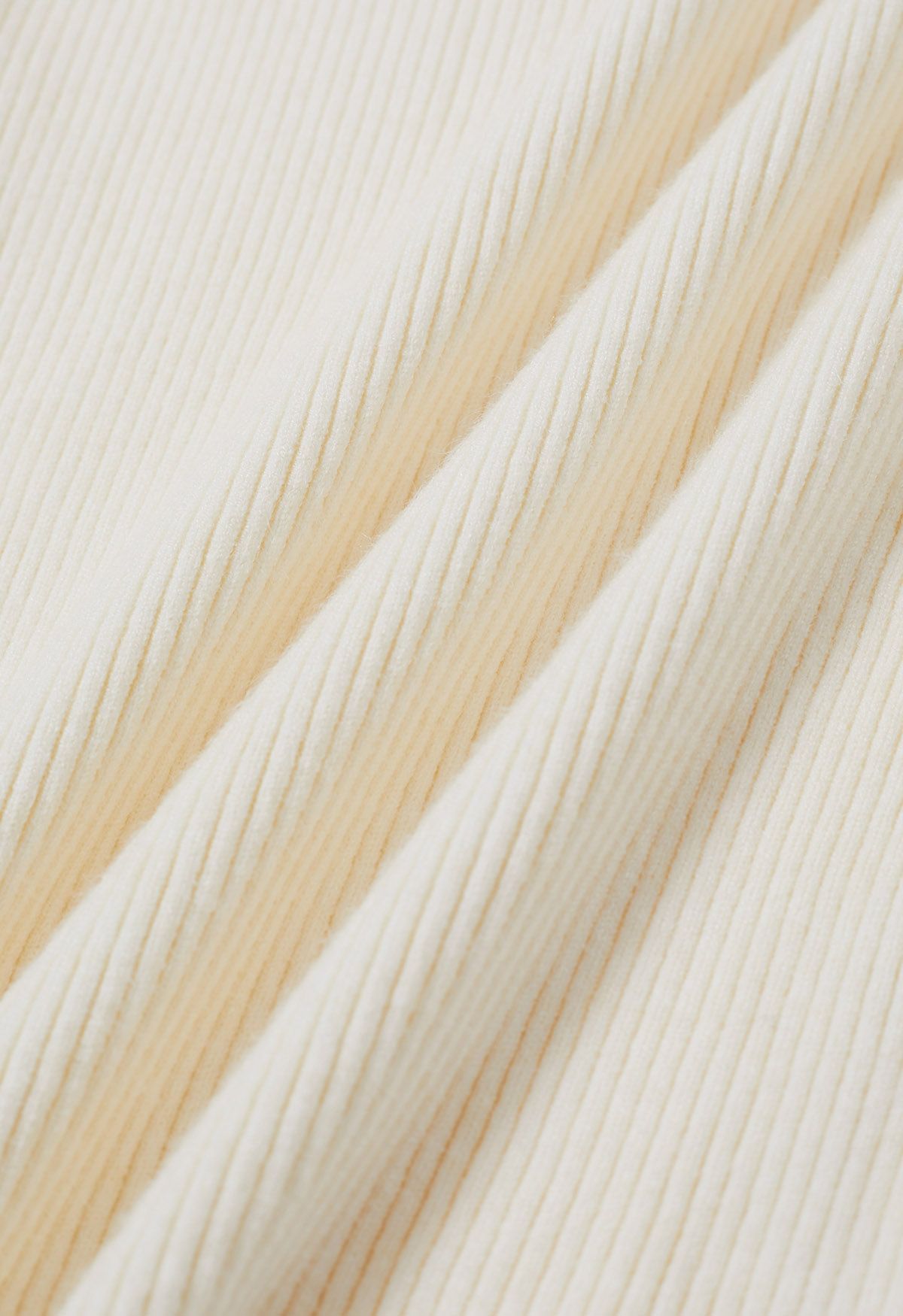 Haut en tricot orné d'organza à volants perlés en crème