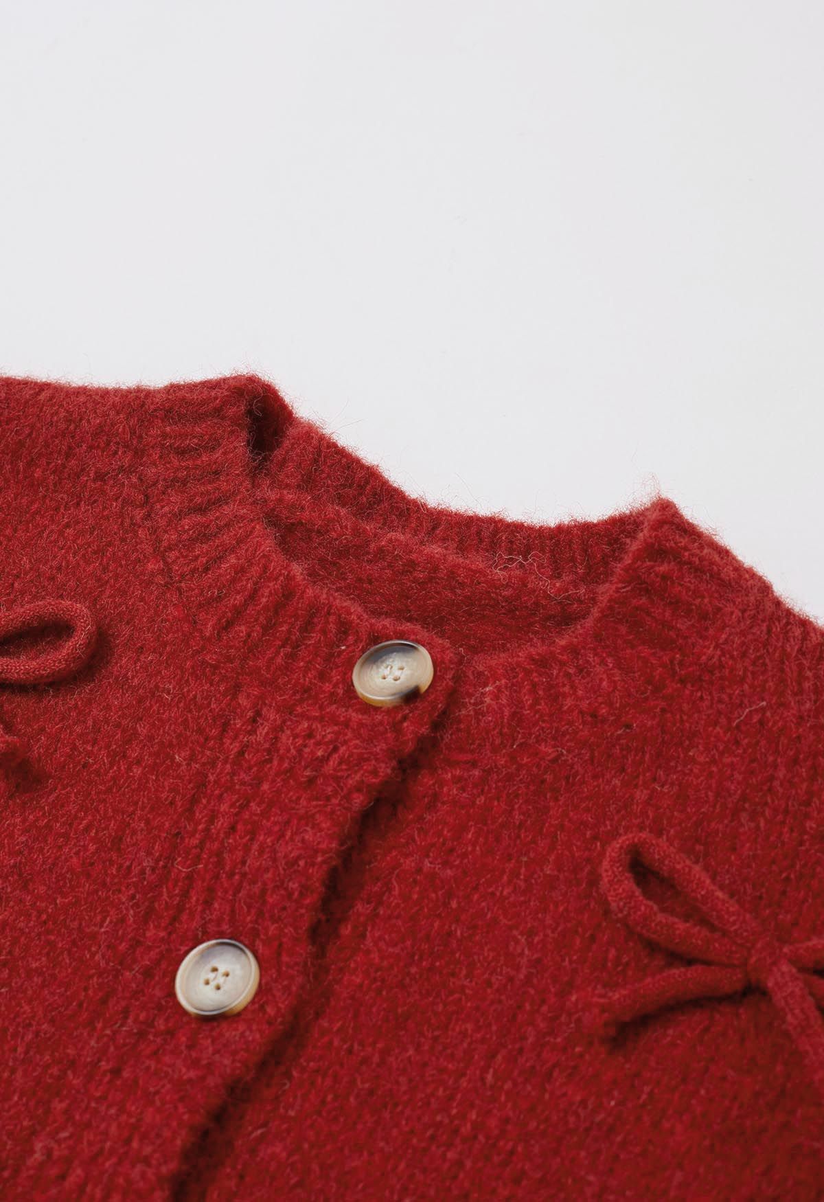Adorable cardigan en tricot boutonné avec nœud papillon en rouge