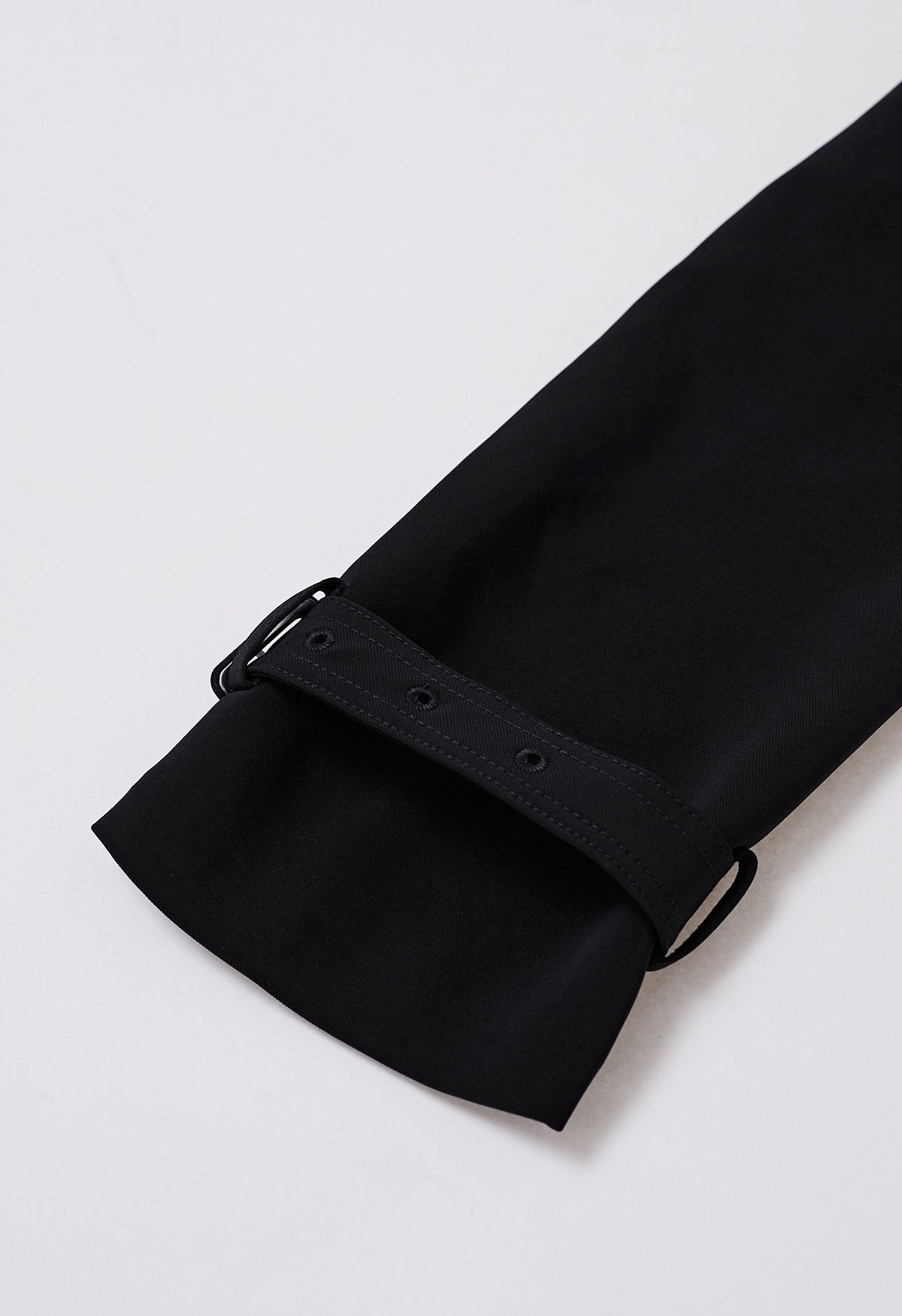 Trench-coat à double boutonnage et ceinture à volants en noir
